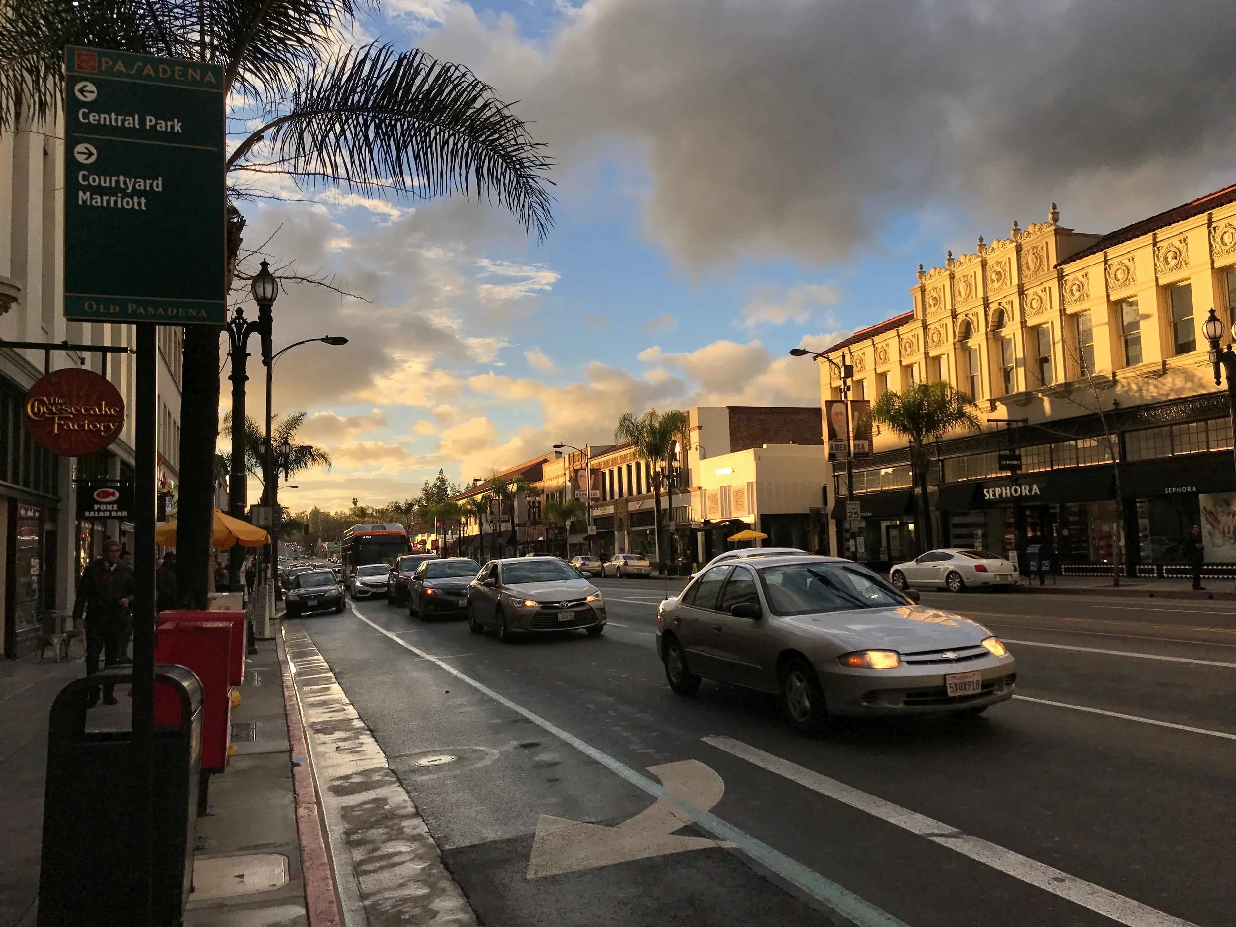 Colorado Boulevard, Pasadena. Image©thingstodot.com
