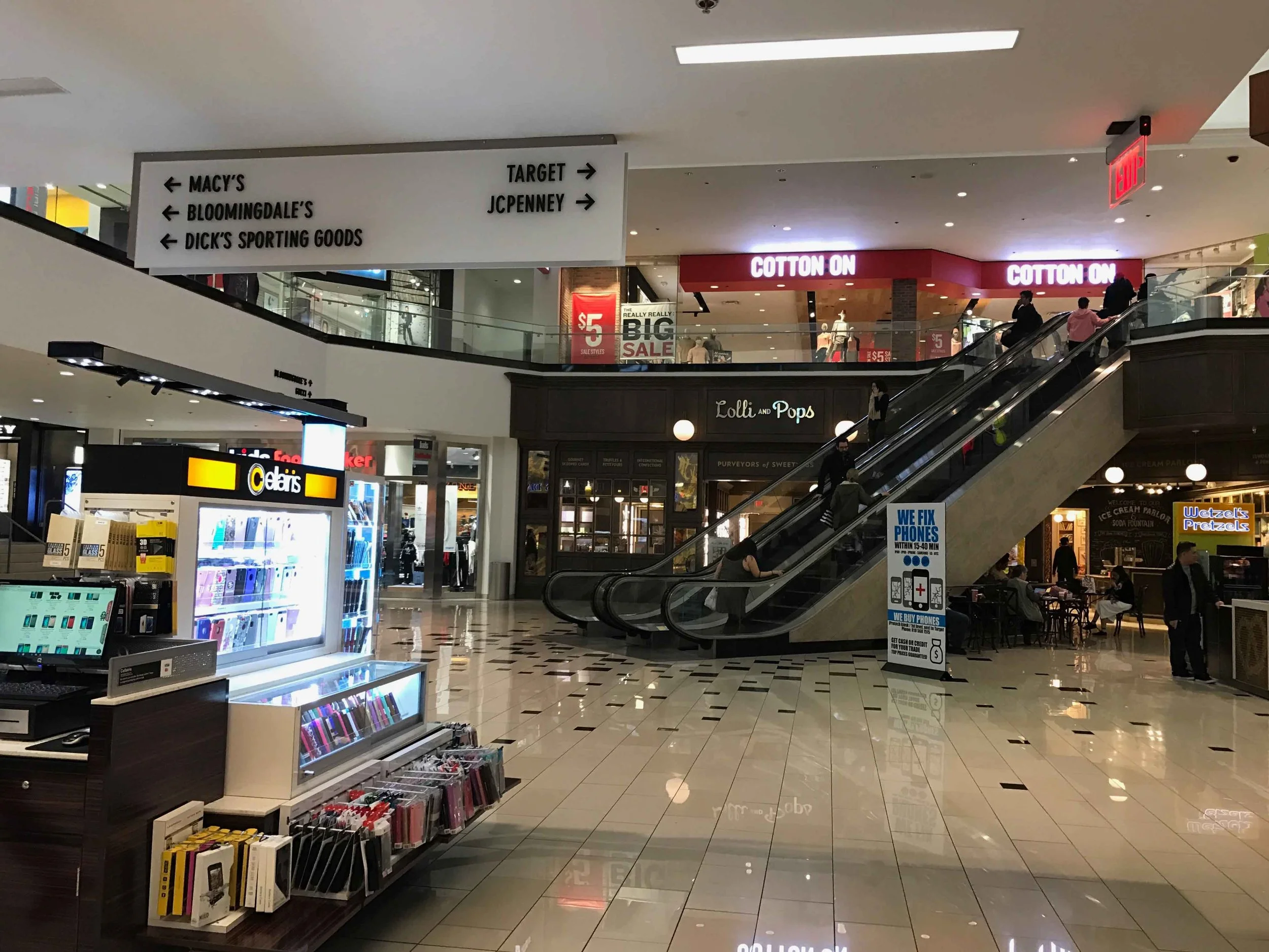 Glendale Galleria, Glendale. Old Pasadena. Image©thingstodot.com