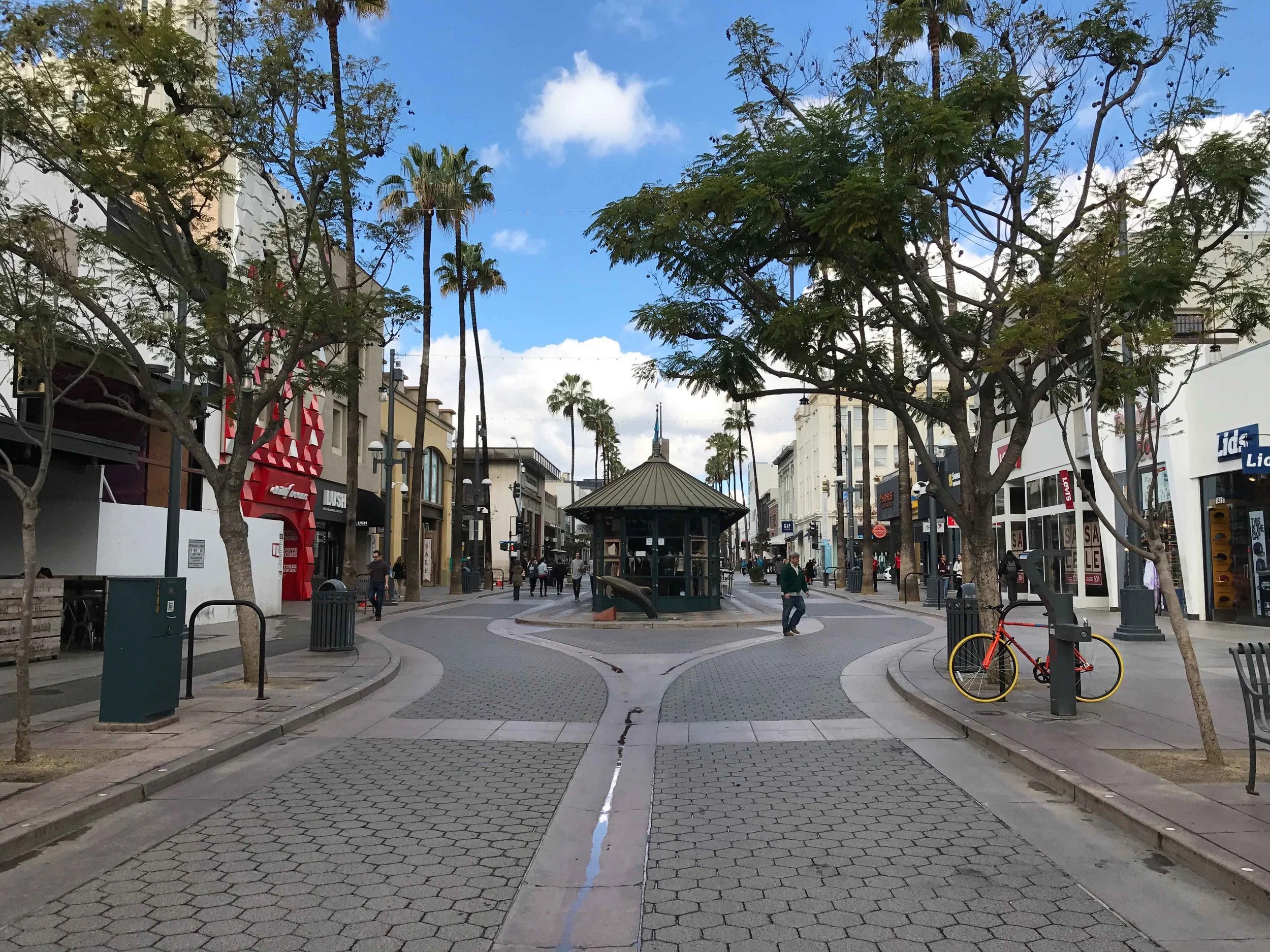 Santa Monica. Old Pasadena. Image©thingstodot.com