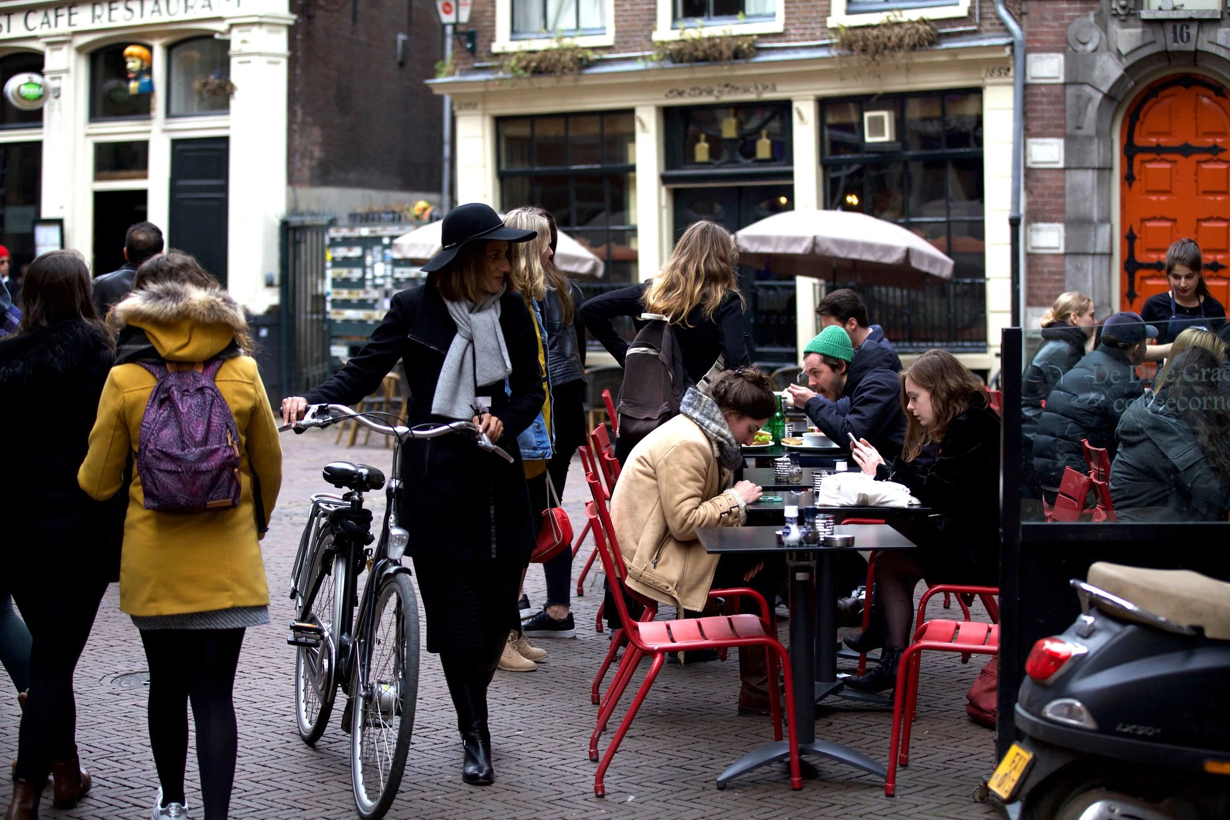 Finding a parking place for my bike, De Drie Graefjes, Amsterdam. Photo: Fabio Ricci. Image©thingstodot.com