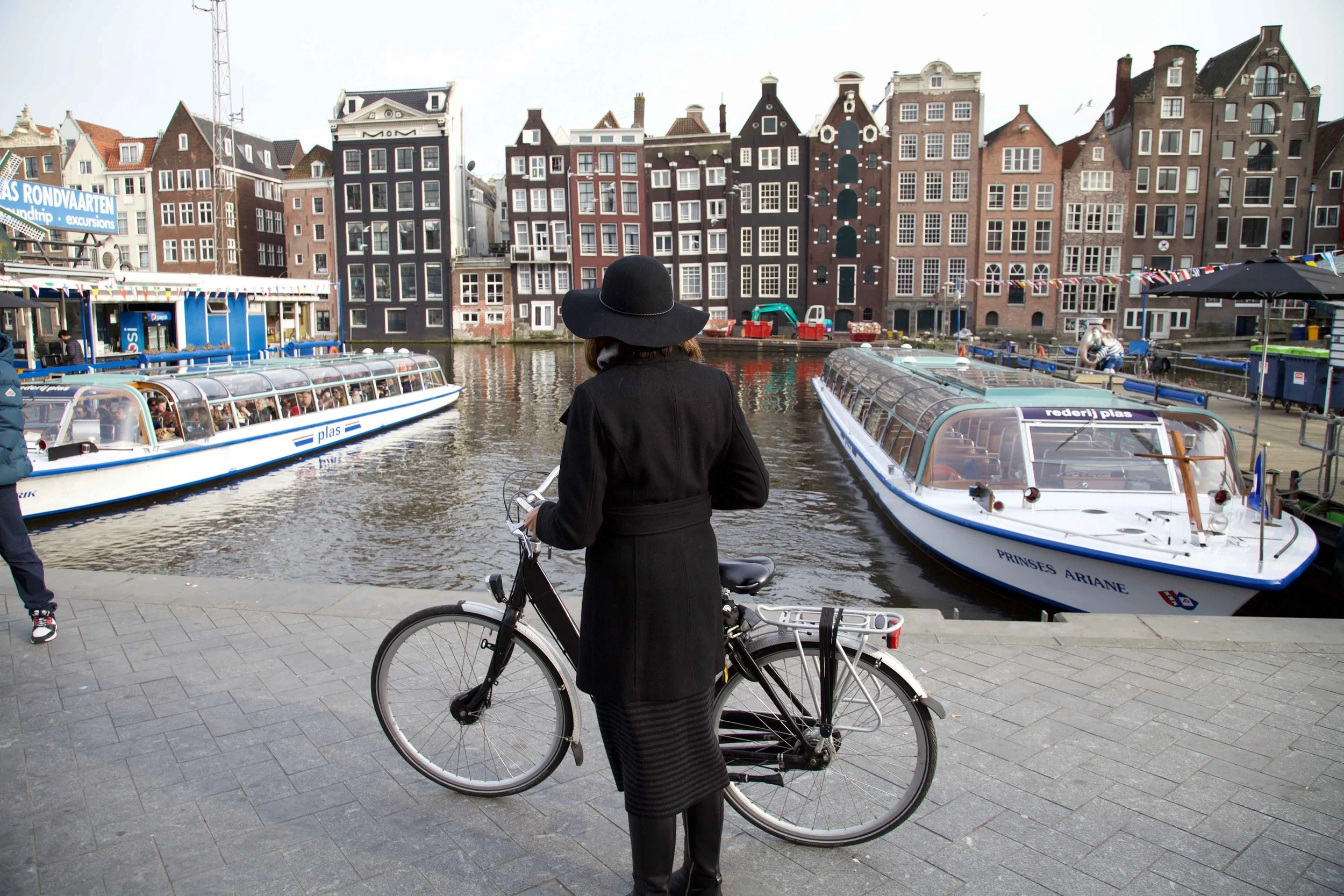 Canal near Amsterdam Centraal, train station, Amsterdam. Photo: Fabio Ricci. Image©thingstodot.com
