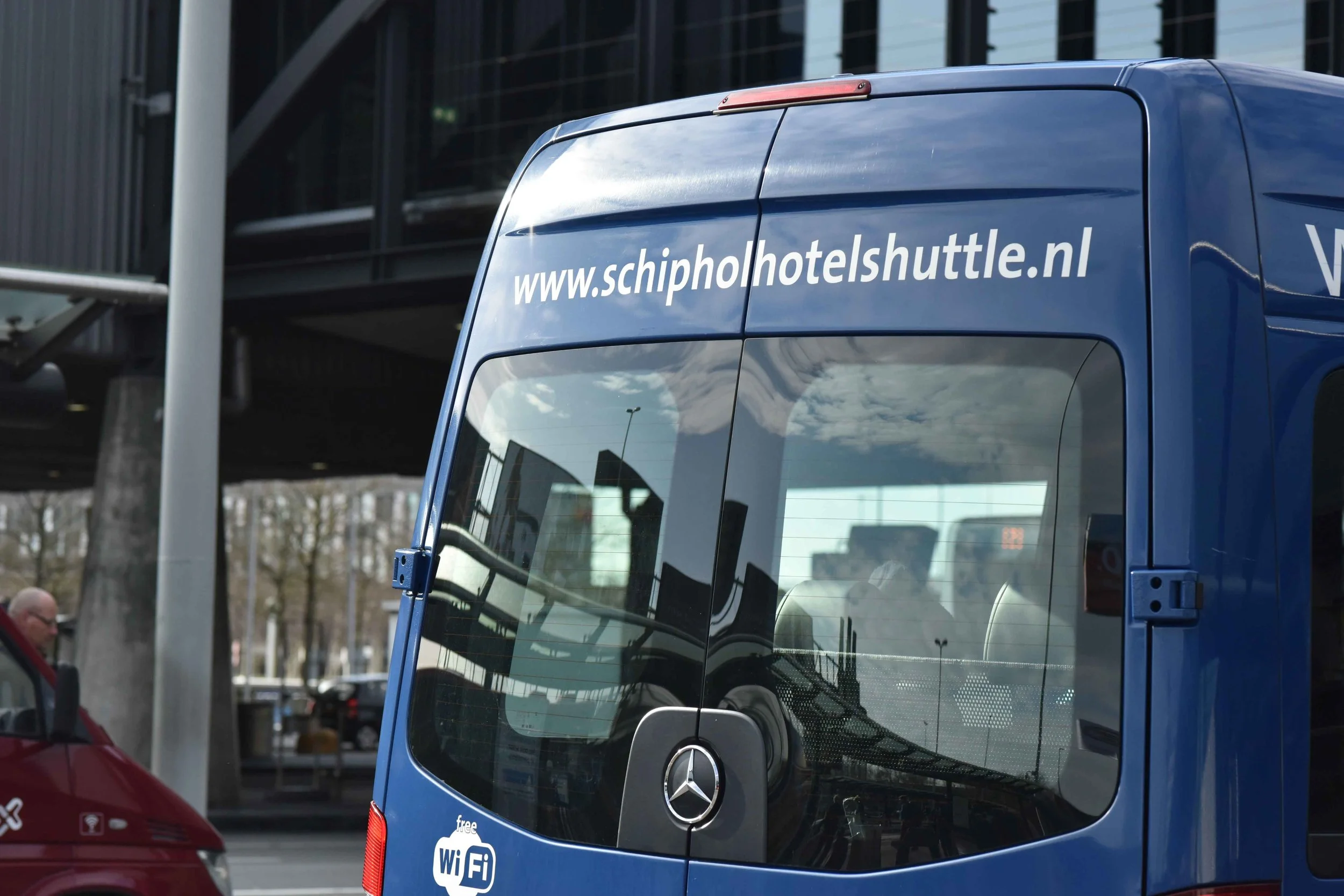 Shuttle service, Schiphol airport, Amsterdam. Photo: Gunjan Virk. Image©thingstodot.com