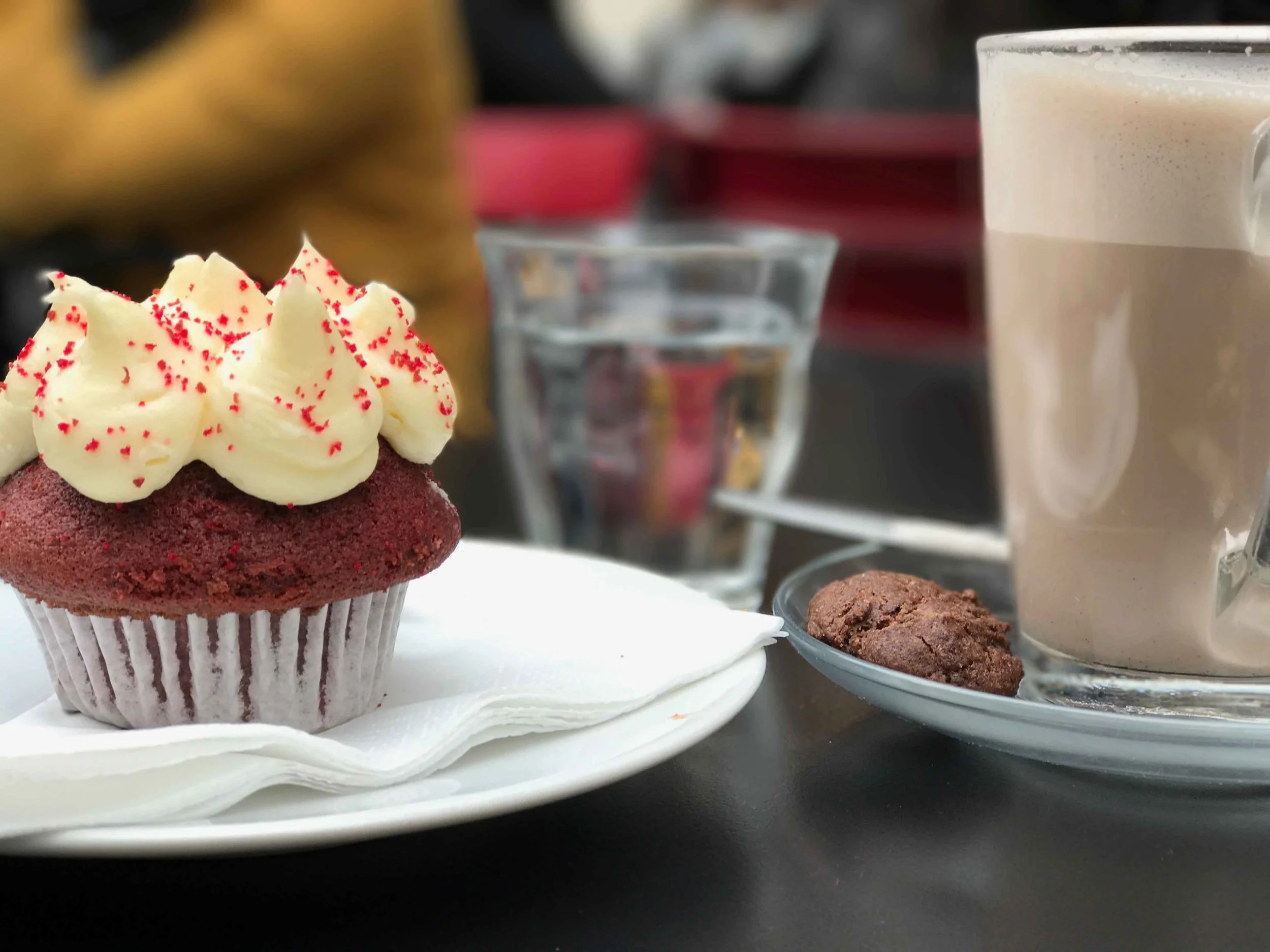 Red velvet cake, De Drie Graefjes, Dam Square, Amsterdam. Photo: Fabio Ricci. Image©thingstodot.com