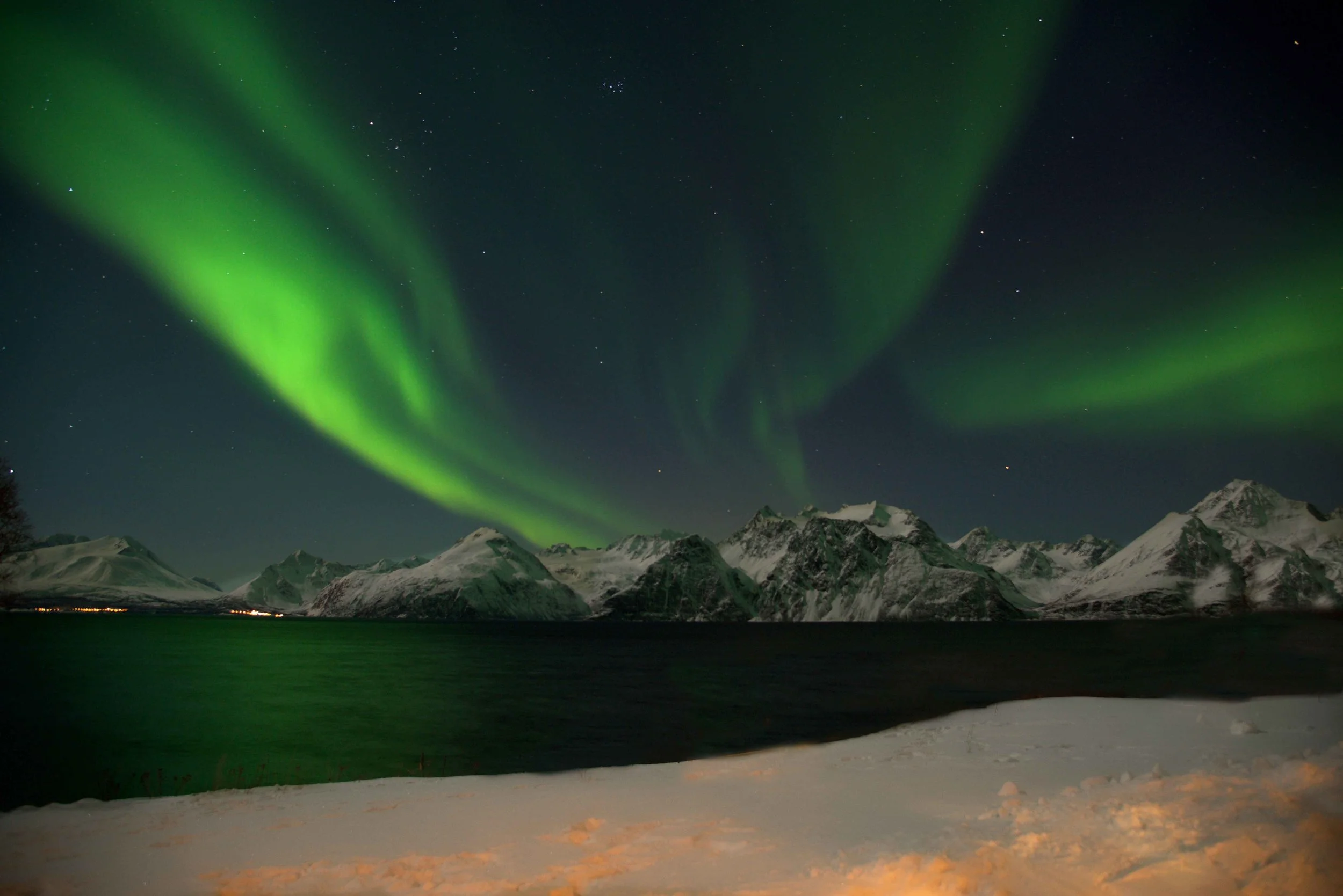 Northern Lights, Aurora Borealis, Lyngen Fjord, shot from Lyngen Lodge, Norway. Image©thingstodot.com