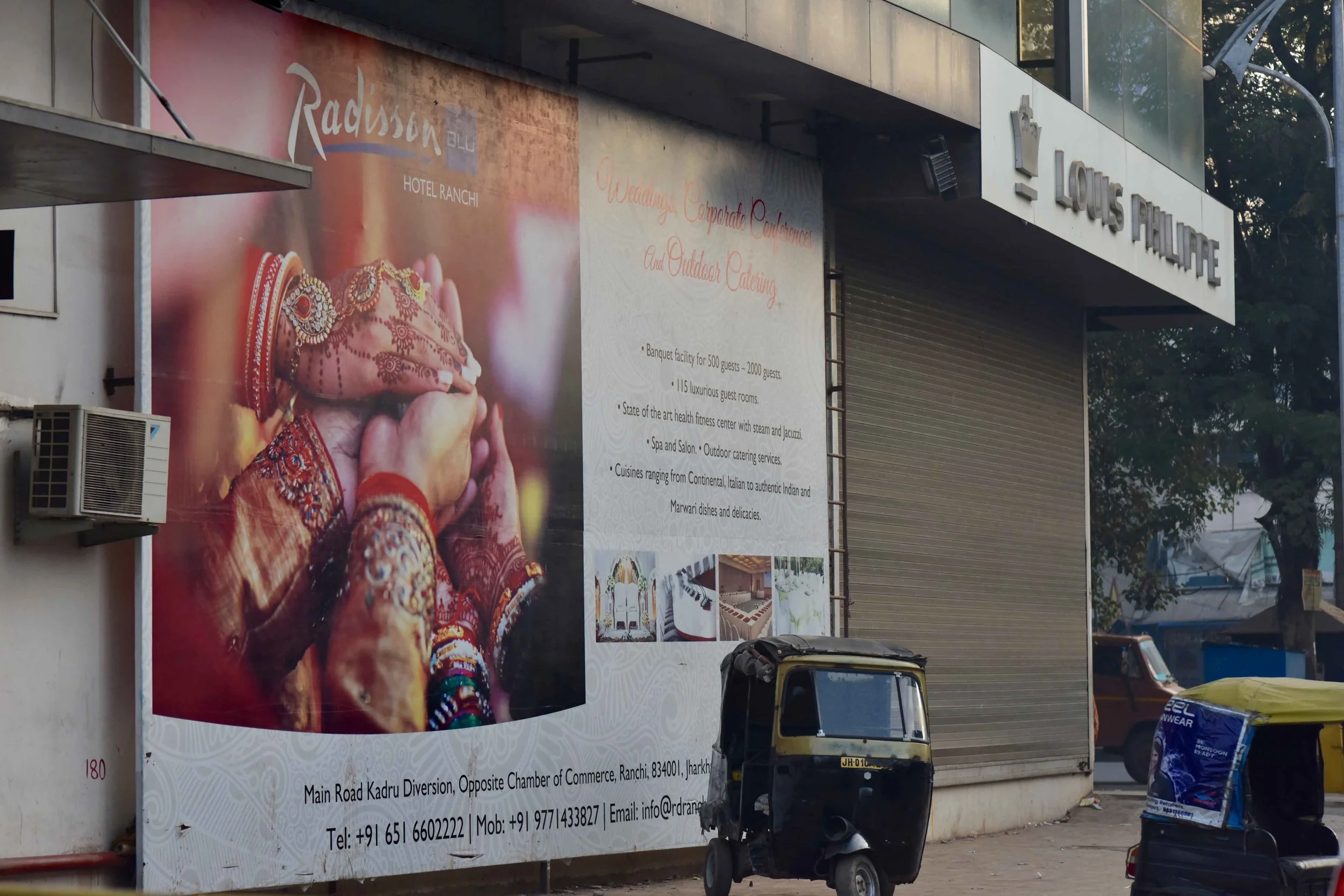 Poster, Radisson Blu Hotel, Ranchi, India. Image@thingstodot.com