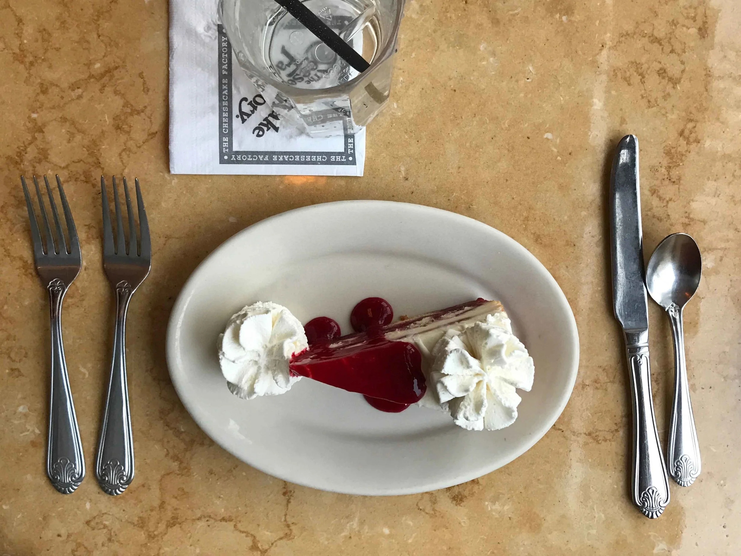 The Cheesecake Factory, cheesecakes, Los Angeles. Image©thingstodot.com