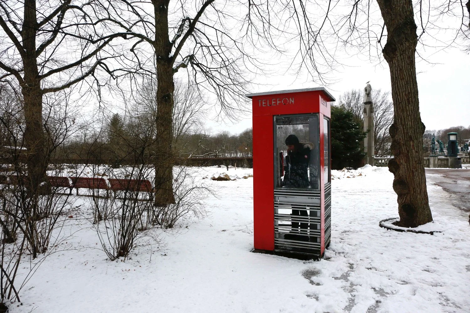 Red Telephone Booth, telefonkiosk, Vigeland Sculptor Park, Oslo, Norway. Photo: Oslo Photo Tour Image©thingstodot.com