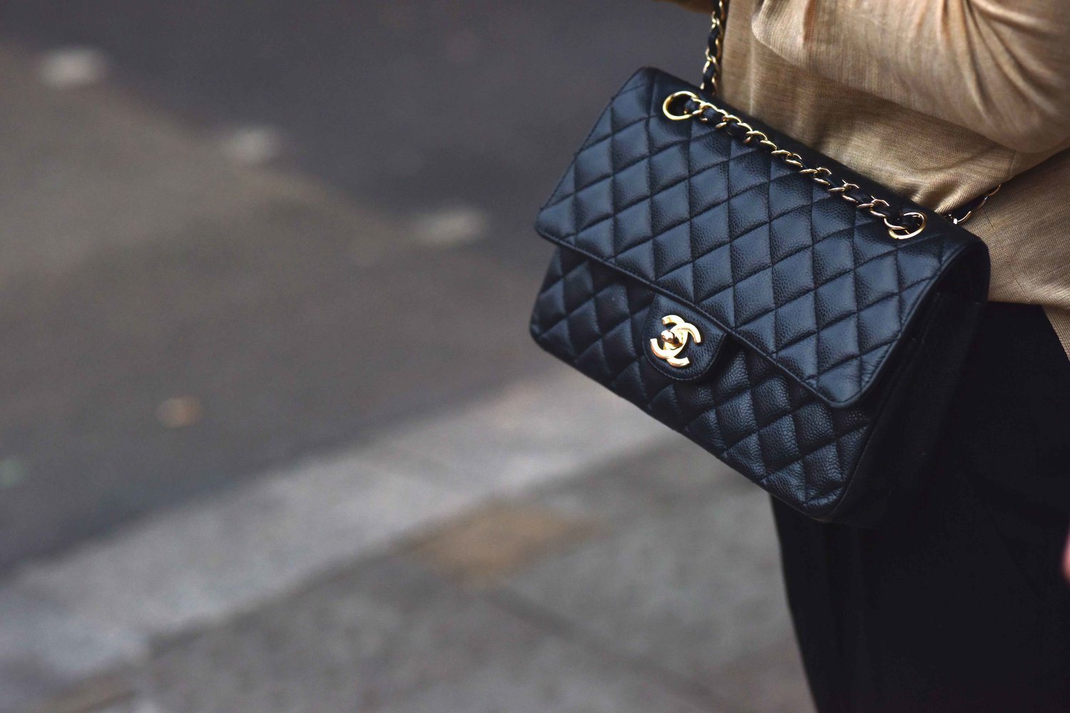 Chanel handbag, London Street Fashion, London, UK. Photo:Gunjan Virk. Image©thingstodot.com