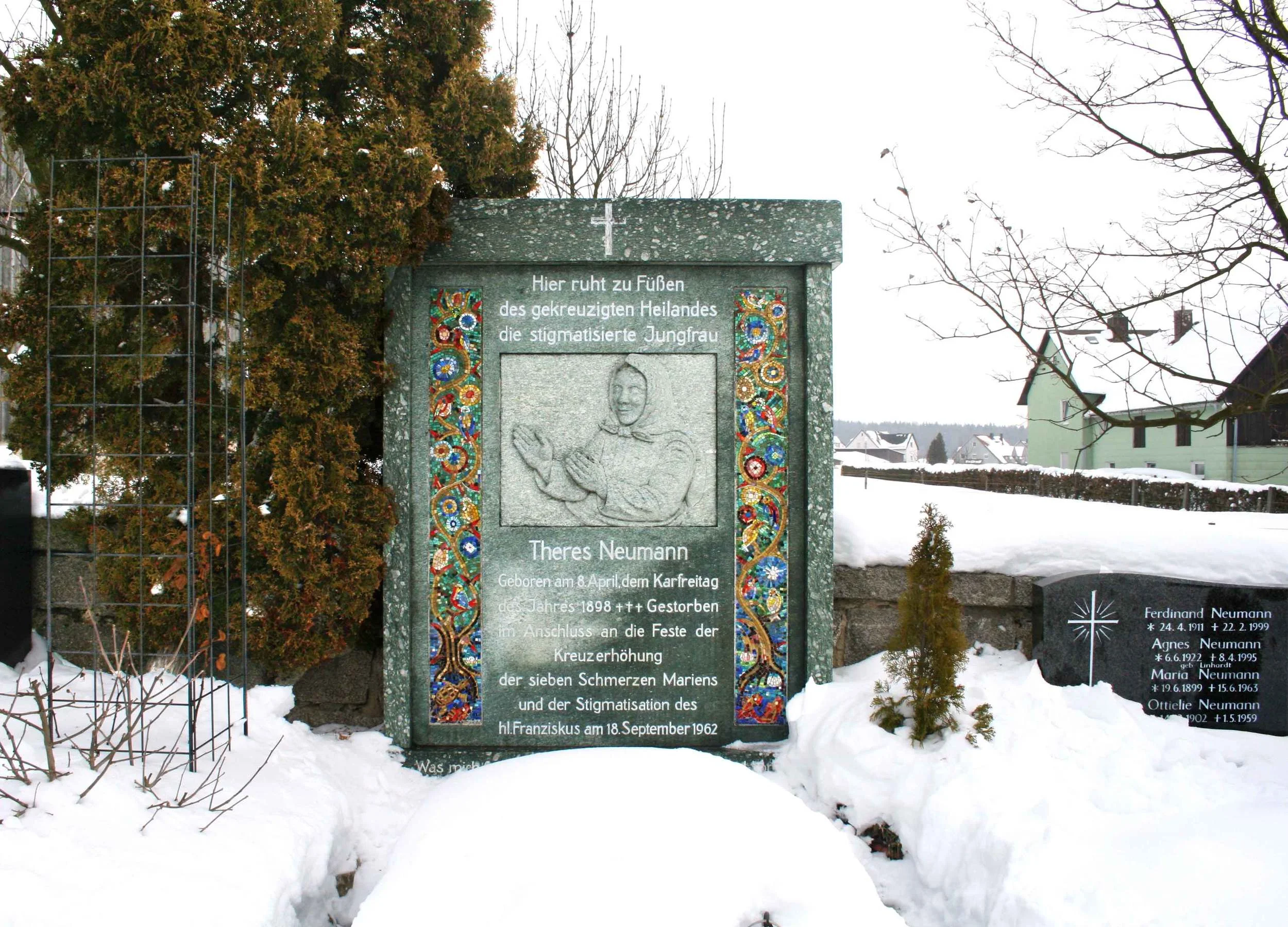 Grave of Saint Therese Neumann Konnesreuth, Germany. Image©thingstodot.com