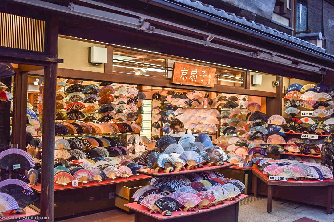 Shops around Kiyomizu Dera, Kyoto, Japan. Image©www.thingstodot.com