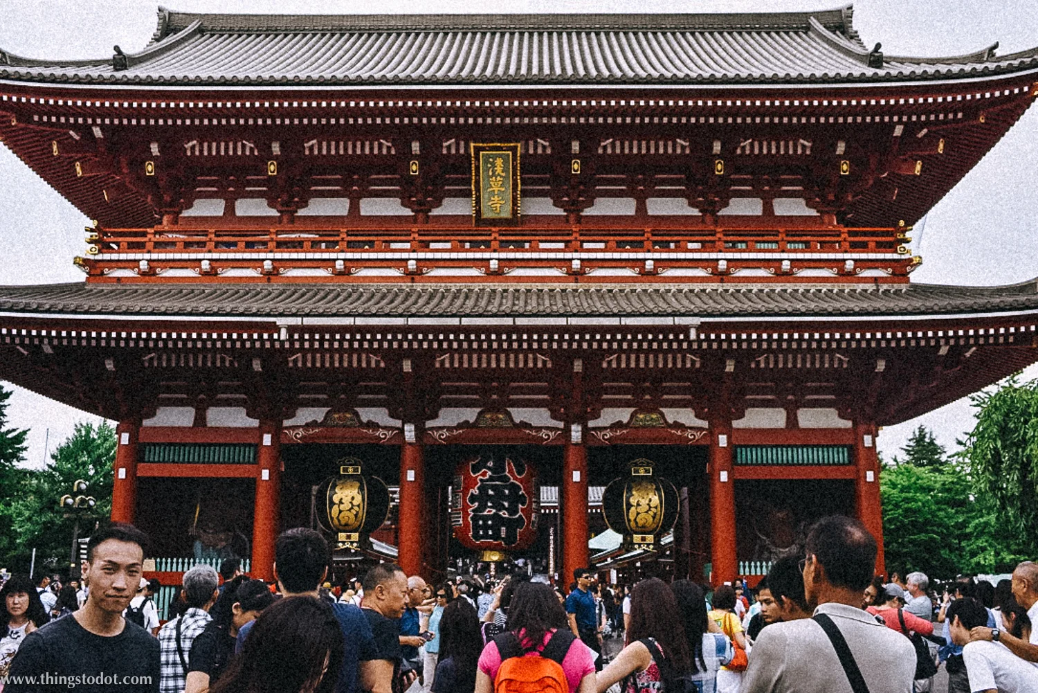 Nakamise Dori, Senso-ji Temple, Tokyo, Japan. Image©www.thingstodot.com.