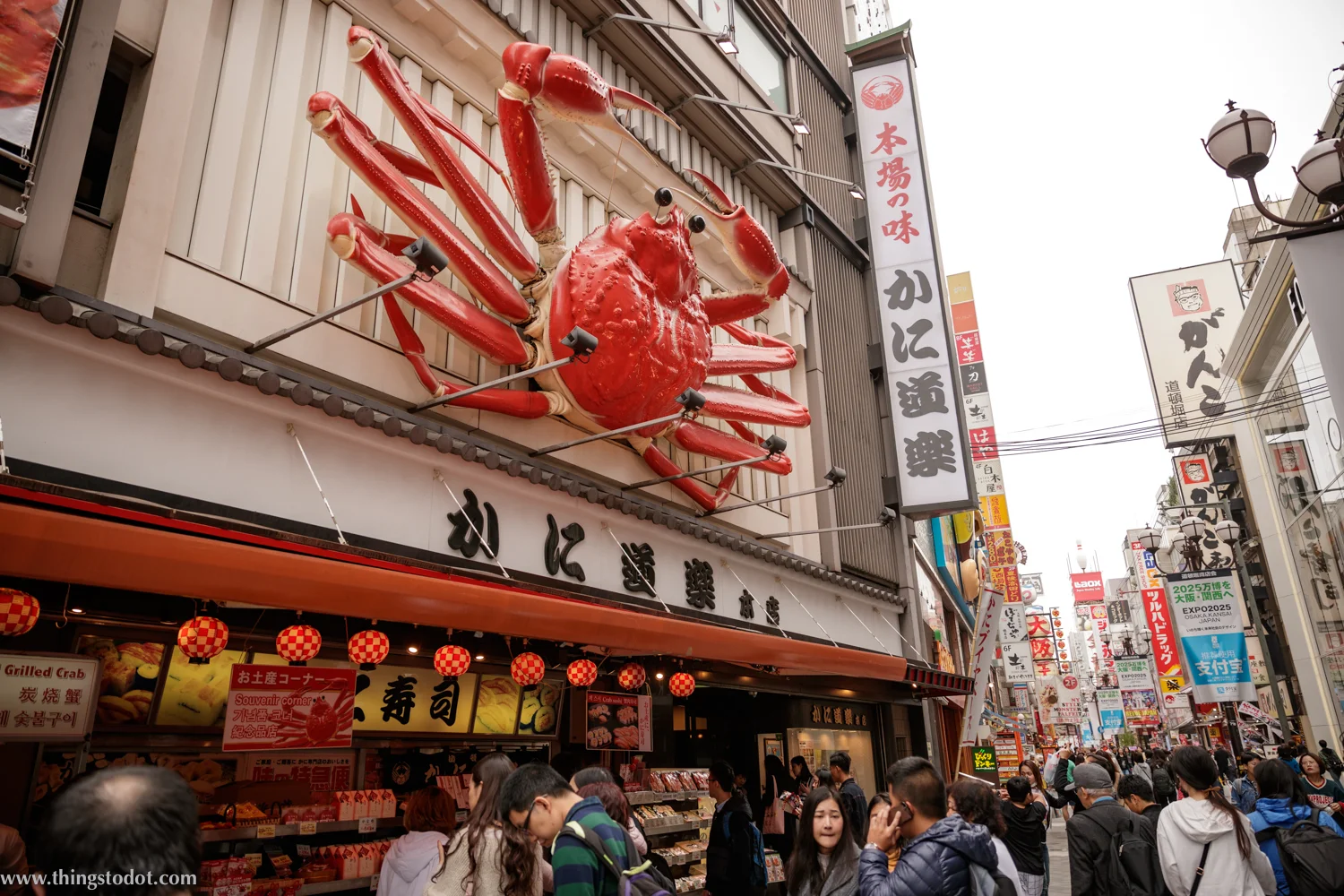 Kani Doraku, Dotonbori, Osaka, Japan. Photo: Kosuke Arakawa, www.kosukearakawa.com. Image©www.thingstodot.com.