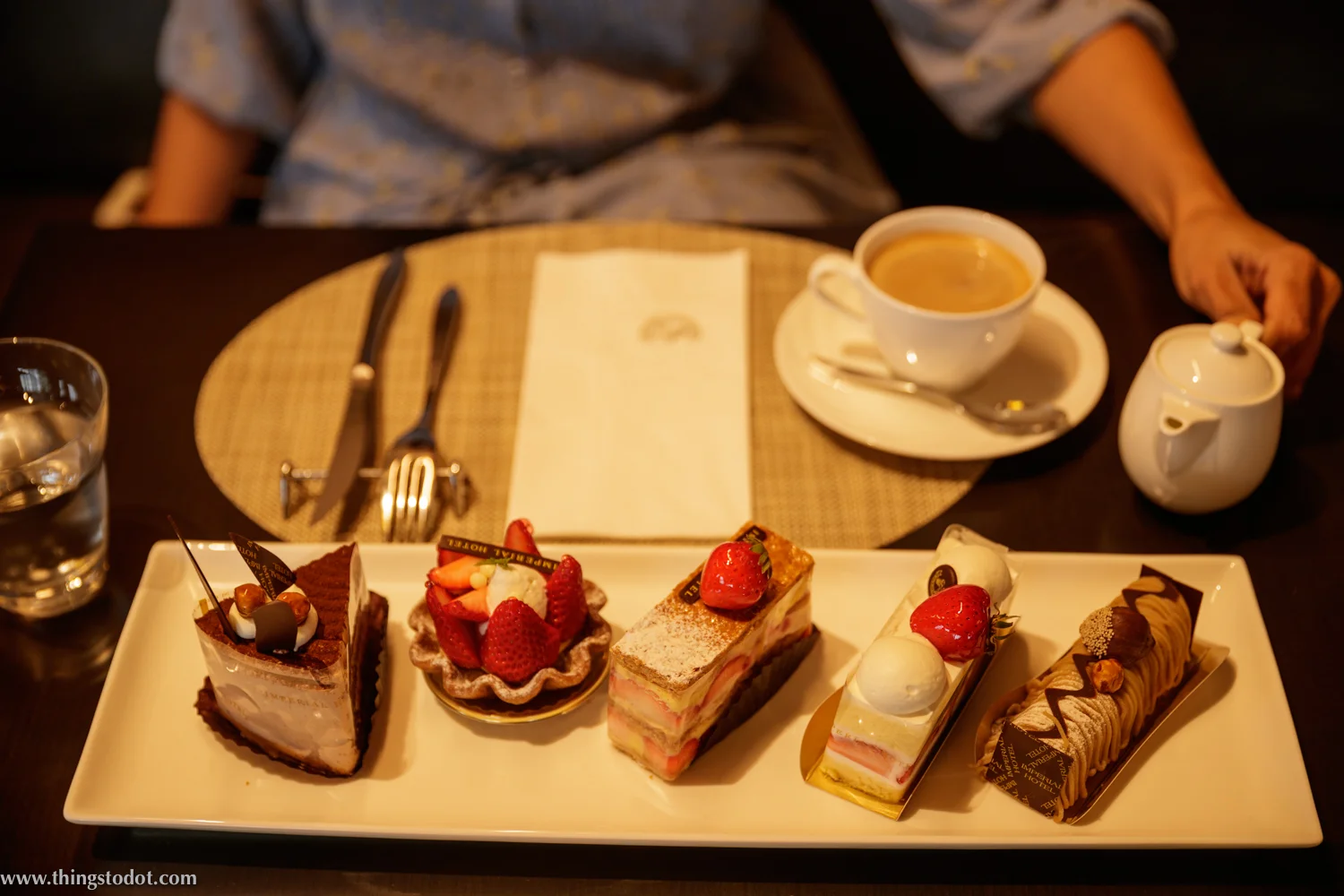 Imperial Hotel Osaka, Afternoon tea. Photo: Kosuke Arakawa (www.kosukearakawa.com). Image©www.thingstodot.com. 