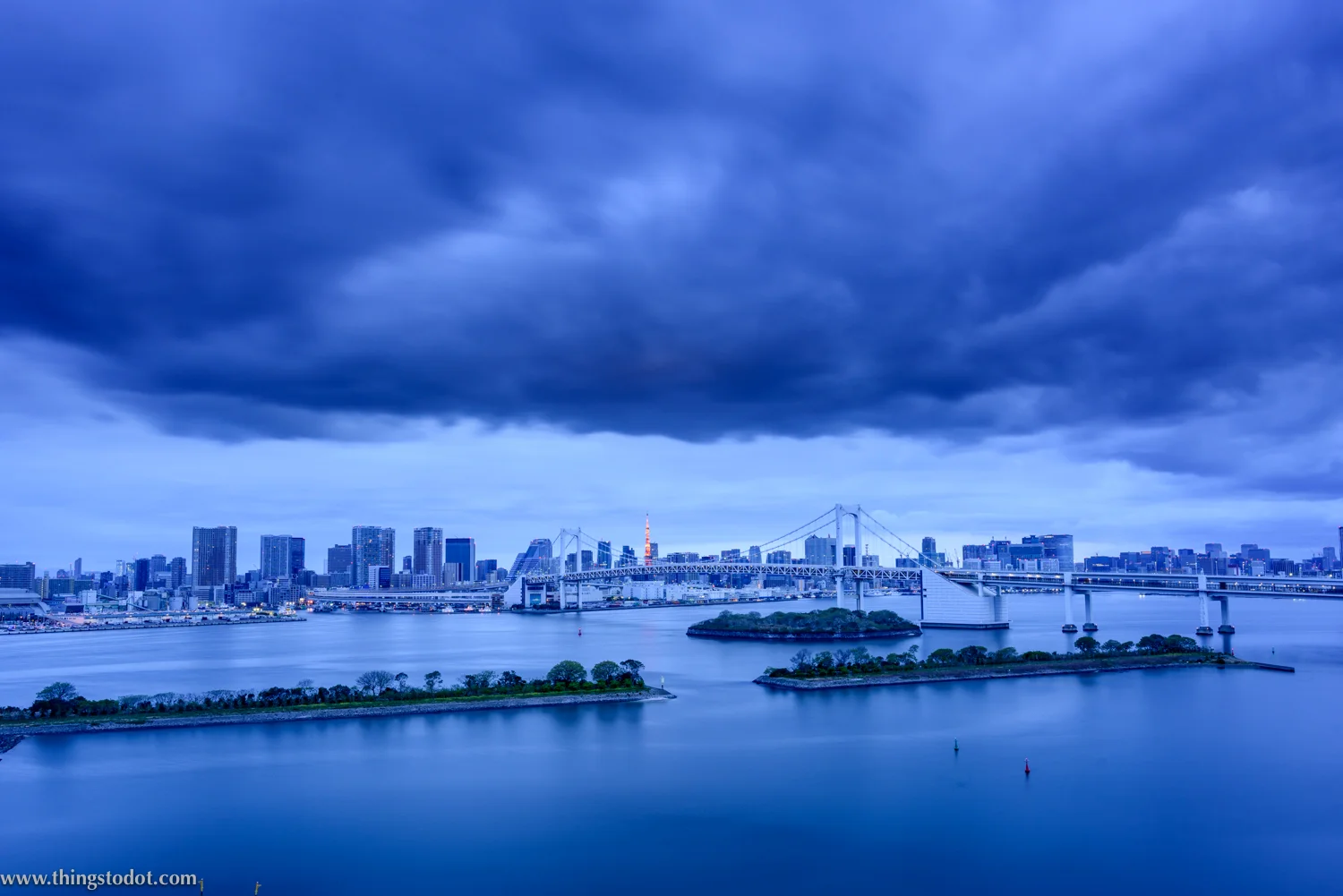 Hilton Tokyo Odaiba Hotel, Sunrise from my room. Photo: Gunjan Virk. Image©www.thingstodot.com. 