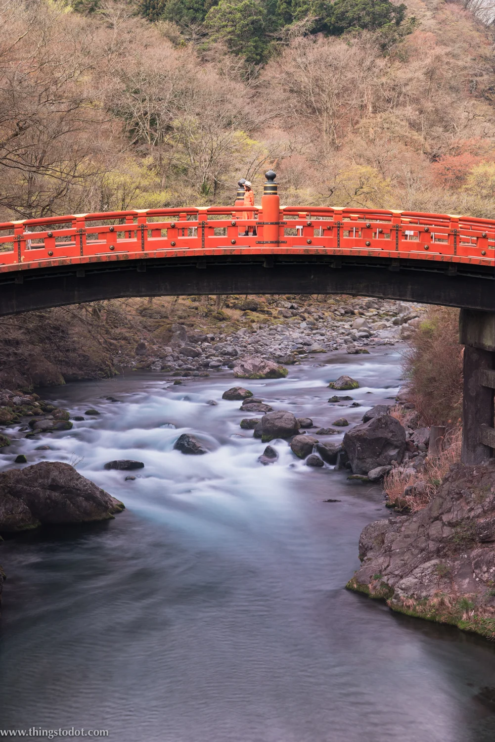 Shinkyo Bridge, Nikko, Japan. Image©www.thingstodot.com. Photo: Yuga Kurita. 