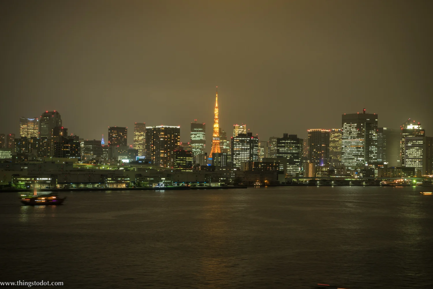 Rainbow Bridge, Tokyo, Japan. Photo: Yuga Kurita. Image©www.thingstodot.com.