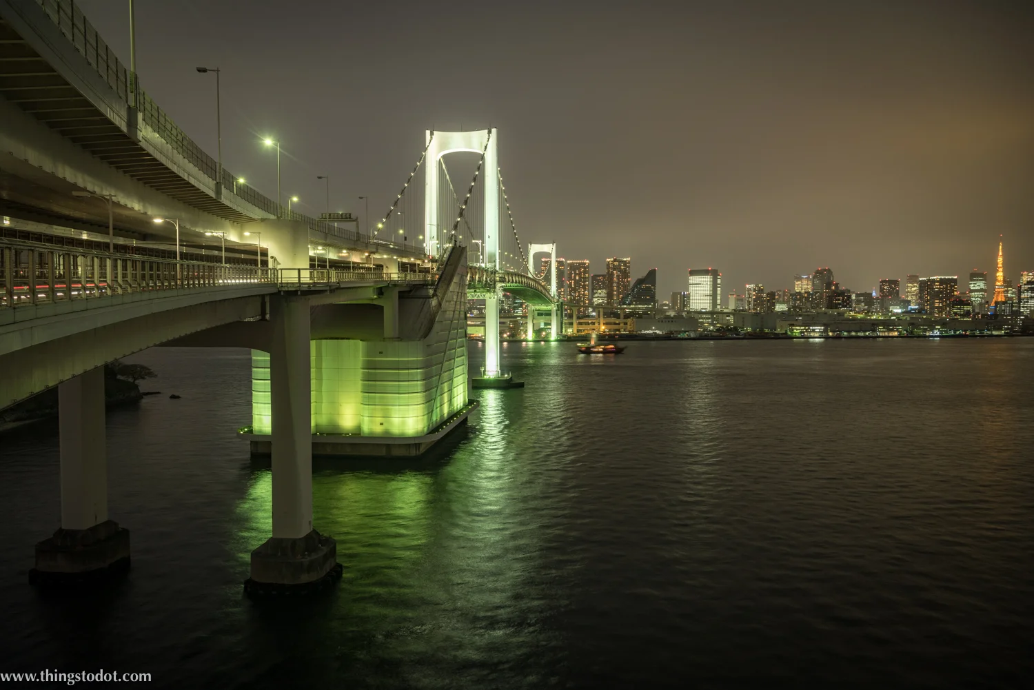 Rainbow Bridge, Tokyo, Japan. Photo: Yuga Kurita. Image©www.thingstodot.com.