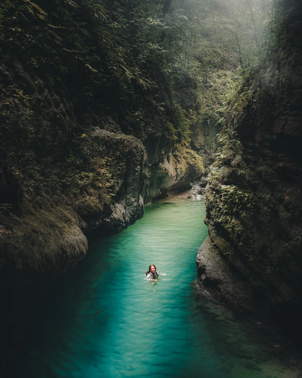 Kawasan Falls Canyoneering, Badian, Cebu, Philippines. Photo: Brad Chilby (https://chilby.com.au). Photo© https://www.thingstodot.com.