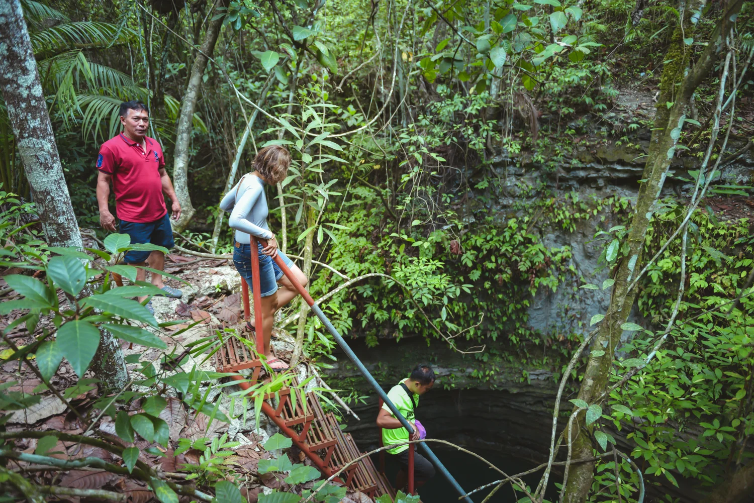 Kawasan Falls Canyoneering, Badian, Cebu, Philippines. Photo: Brad Chilby (https://chilby.com.au). Photo© https://www.thingstodot.com.