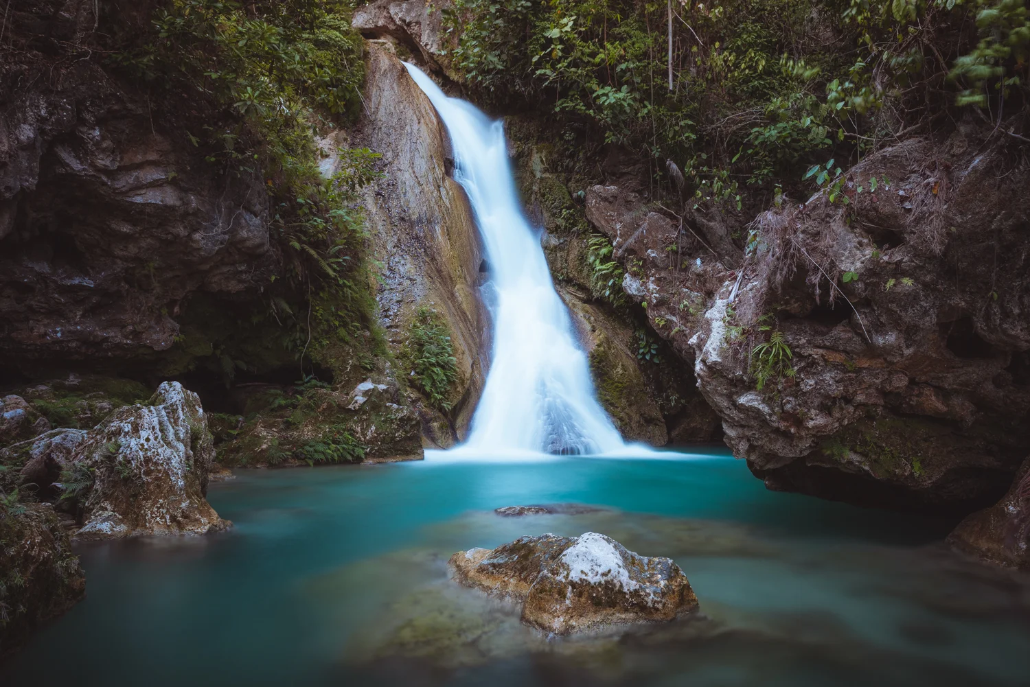 Inambakan Falls, Ginatilan, Cebu, Philippines. Photo: Chilby Photography (https://chilby.com.au), ©www.thingstodot.com.