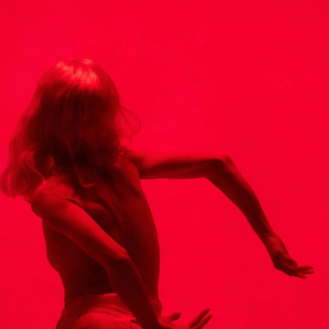 Sander Loonen designs the lights and set for the world premiere of "Au Bord" at the Romaeuropa Festival 