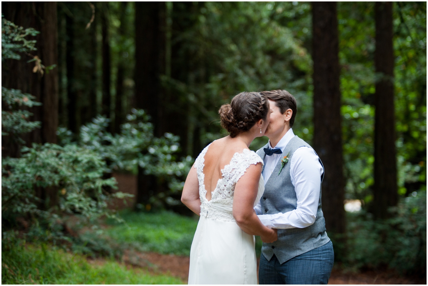 Couple kiss during first look in Oakland Hills
