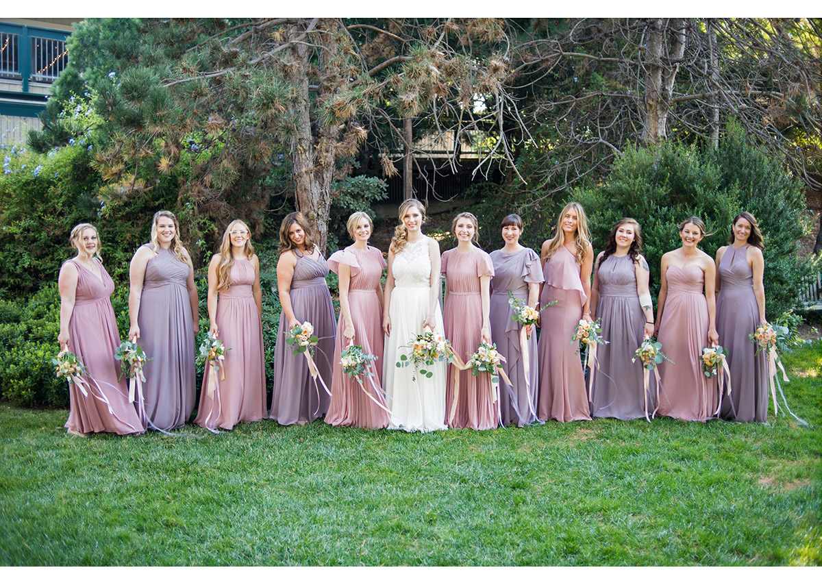 Large bridal party surrounded by green at Heather Farm
