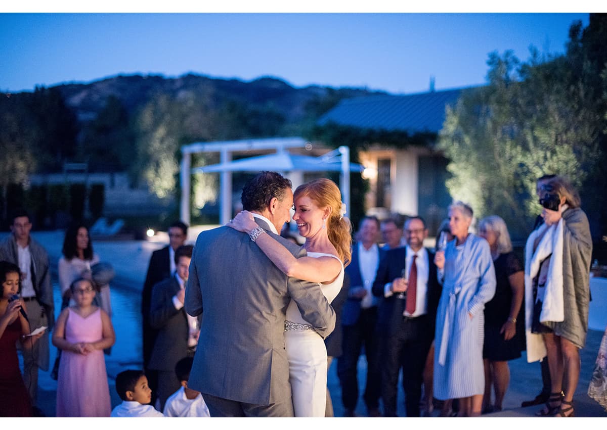 Twilight first dance between bride and groom 