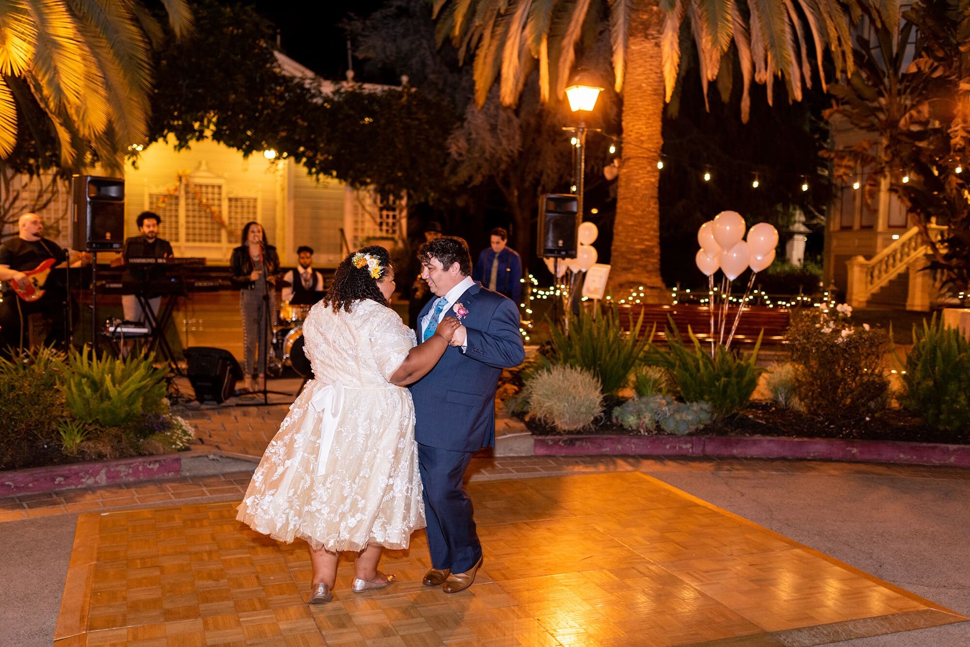 First dance of bride and groom 