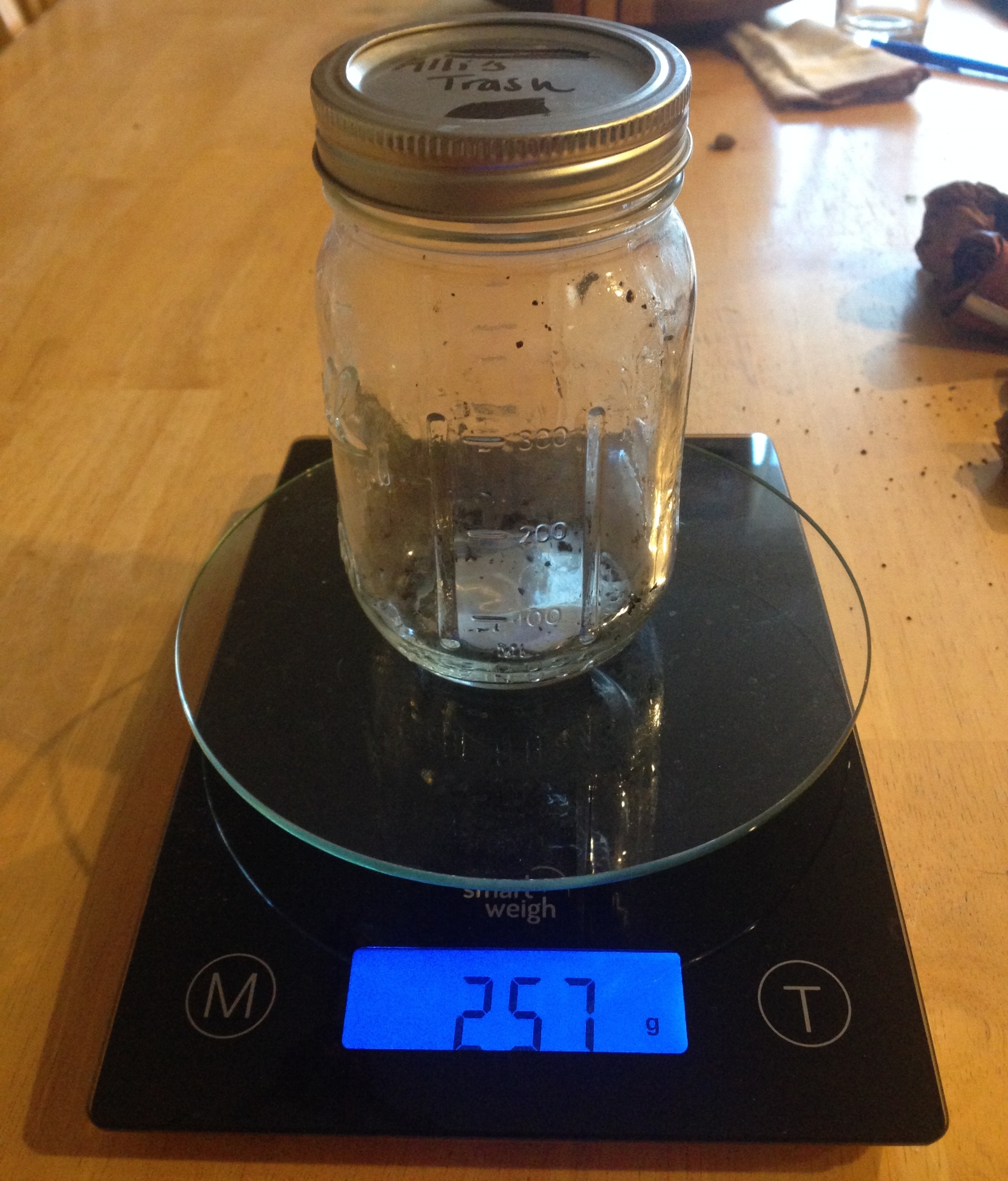 Empty mason jar weighing 257g