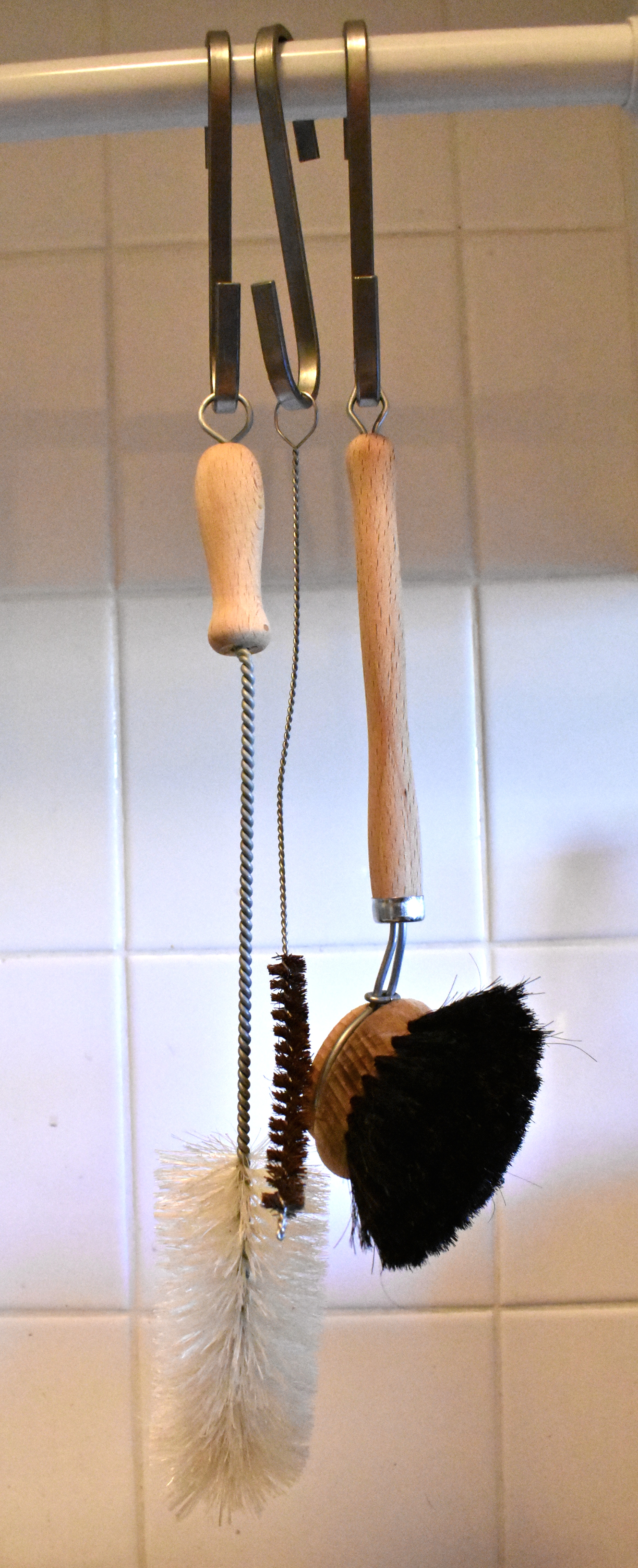 Ditch the dish sponge: Researchers say kitchen brushes are less germy, 2022-06-29
