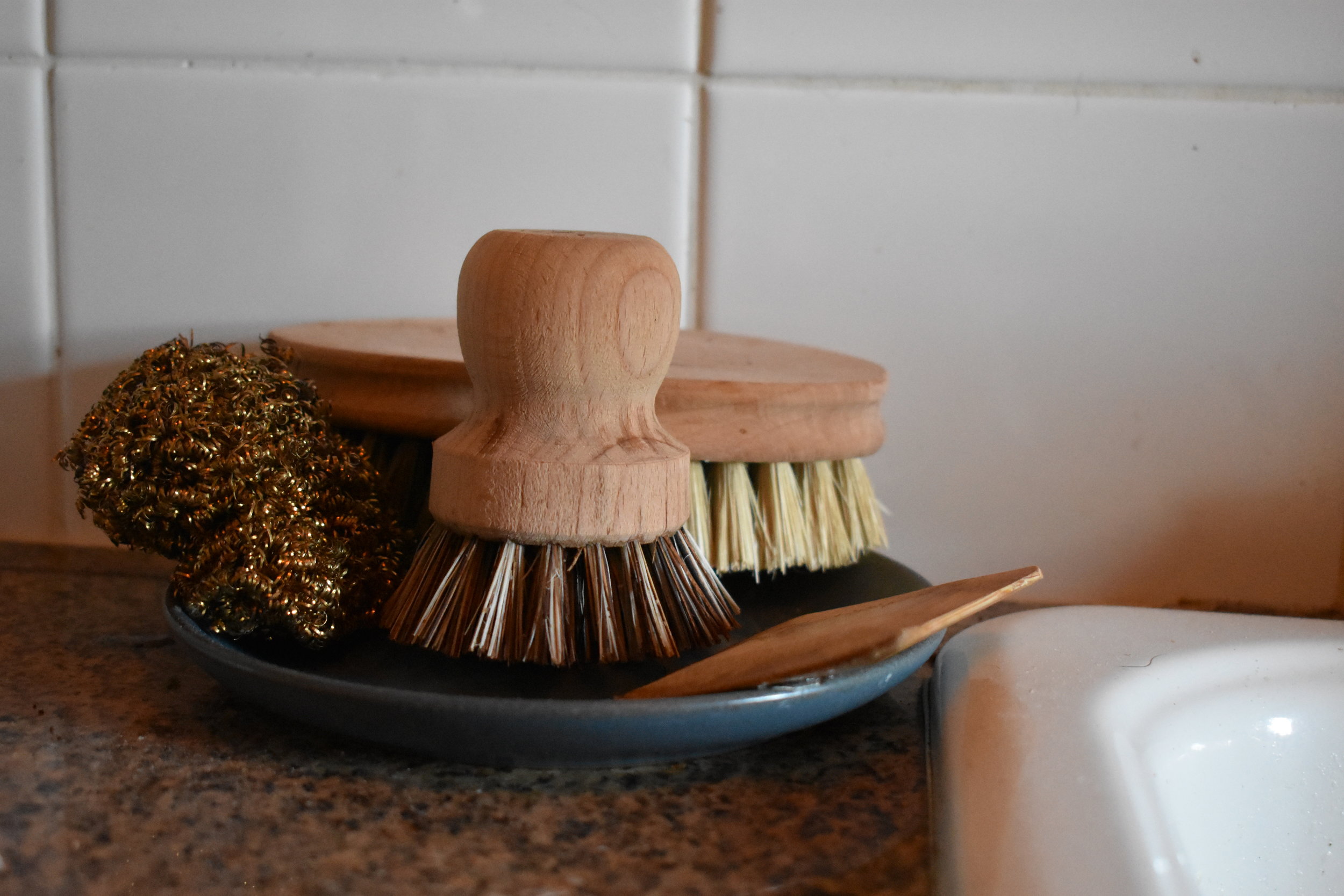 Small dish for dish brushes