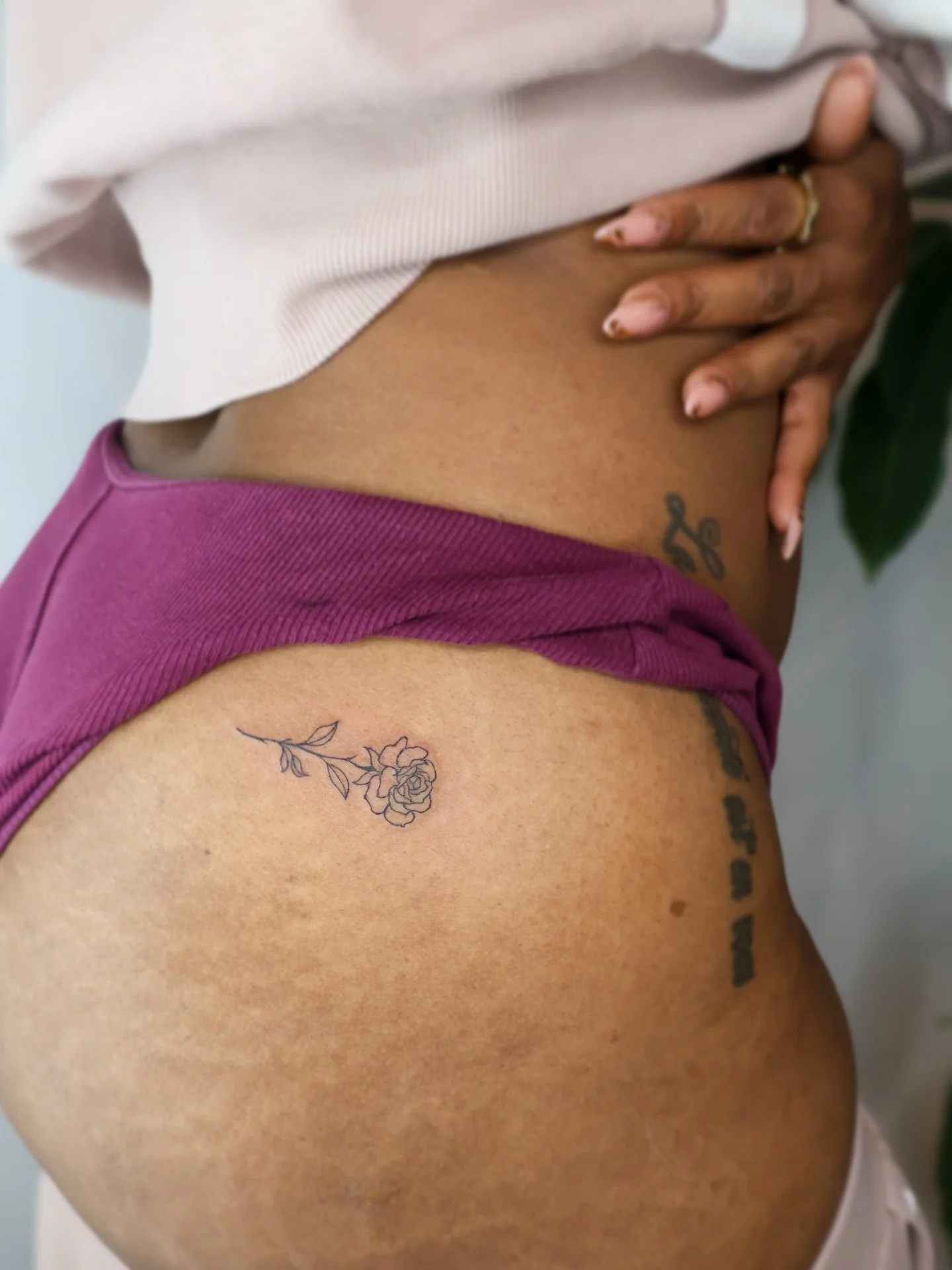 Delicate fineline rose for the sweetest @ki_complex It was a delight working with you on this piece💕😌 

Thank you for trusting me with this piece. 

DM or click the link in my bio to book💌 Currently booking for December and January💕

#fineline #f