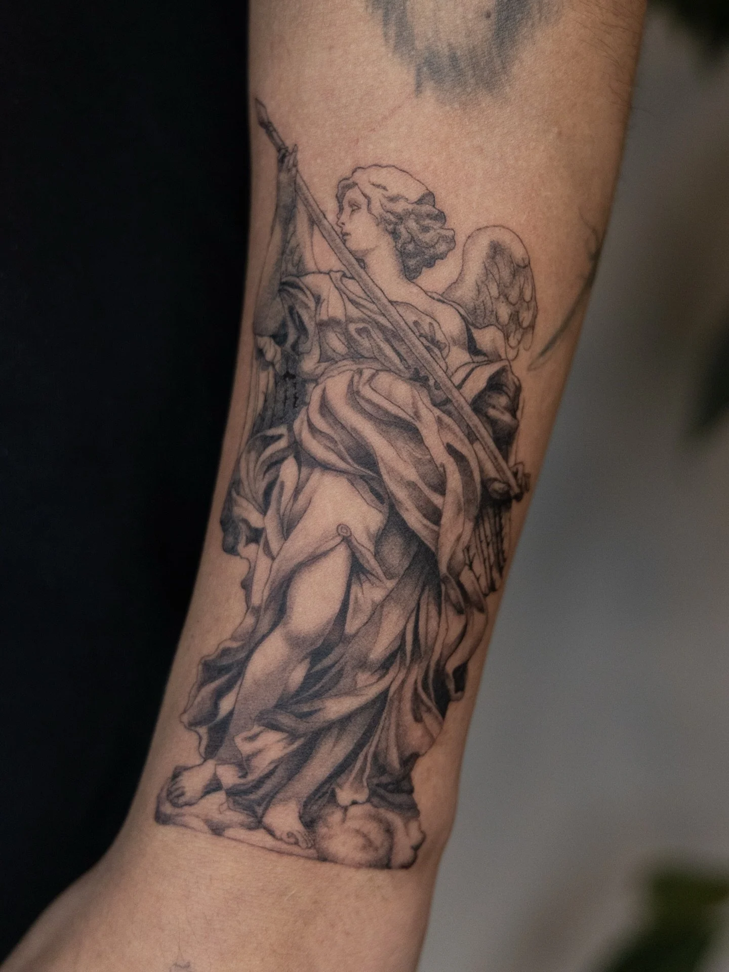 &ldquo;Angel with the lance&rdquo; sculpture by Domenico Giudi, found at Ponte Sant&rsquo;Angelo in Rome.

Thank you so much Jay for this amazing opportunity to work and collaborate with you on this beautiful tattoo.

Done at @nicetattooparlor 😌

Bo