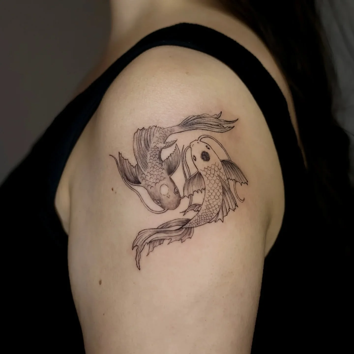 Lovely Yin Yang Koi fish from Avatar the Last Airbender! So nice to meet you M, thank you for your trust! 🥰
.
#koifishtattoo #avatartattoo #blackandgreytattoo #animetattoo #fishtattoo #yinyangtattoo
