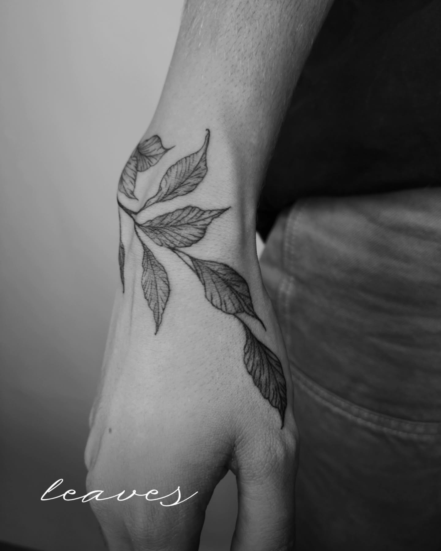 I love how this piece flows with the shape of the arm, wrapping around in a way that feels effortless. The lines follow the body, moving with it rather than against it. There&rsquo;s something satisfying about working with the natural curves and shap