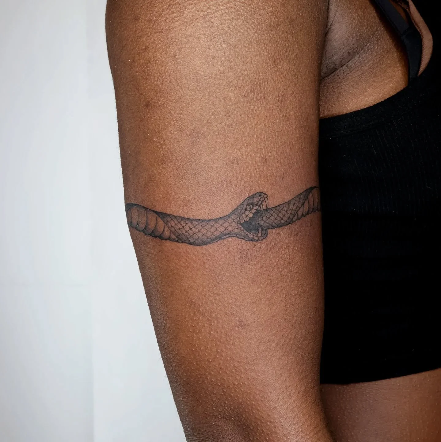 A custom Ouroboros for S. Incredibly fun wrap tattoo, thank you so much for coming to me with this one!!!
.
#ouroborostattoo #snaketattoo #nyctattoo #finelinetattoo #armtattoo