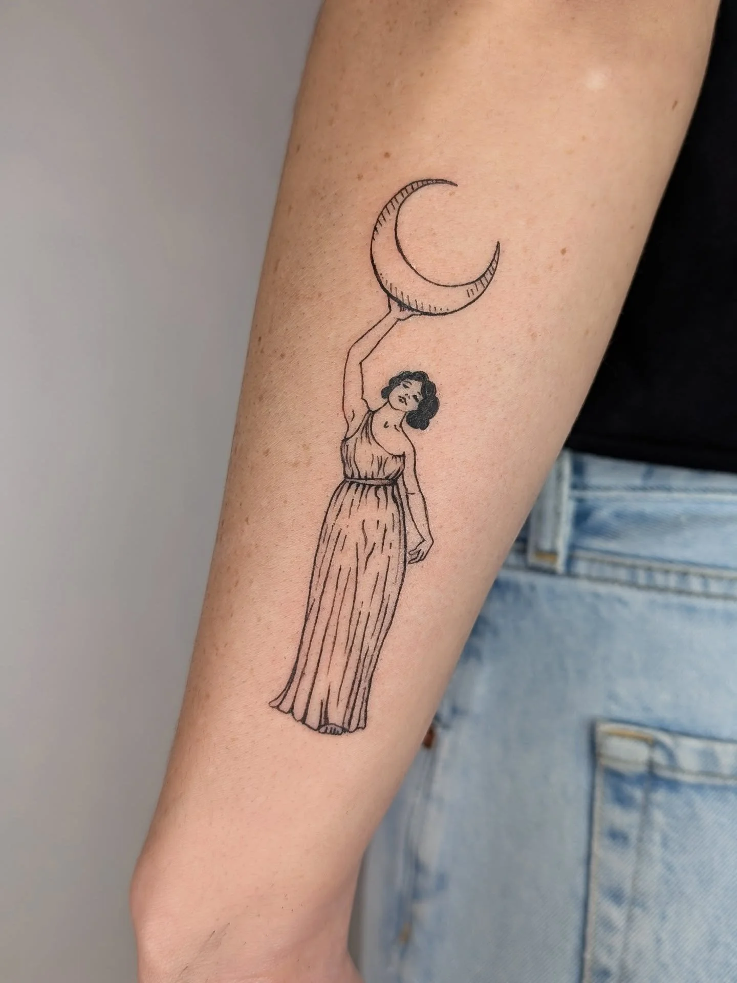Thank you L for coming back for a second baddie tattoo!! A moon goddess, from my Art Nouveau inspired flash sheet!! Thank you for your trust 🙏🏼
.
#flashtattoo #armtattoo #vintageillustrationtattoo #artnouveau #nyctattoo