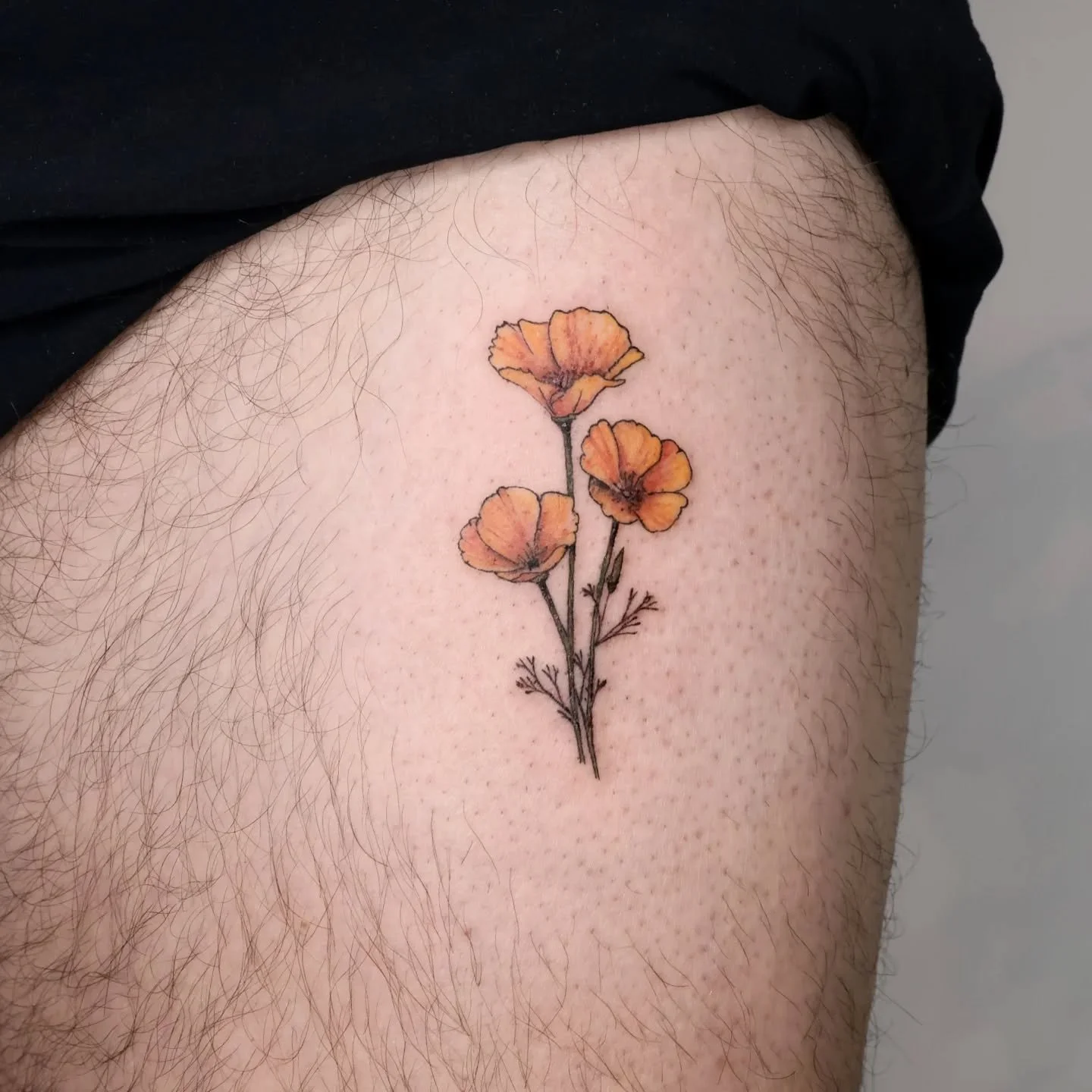 A custom color California Poppy for C!! To mark his time living there, but also his prompt return to NYC 😊 We kept to a low saturation/faded colors, but made sure it was still clearly a poppy! Thank you so much for your trust C! 
.
#poppytattoo #flo