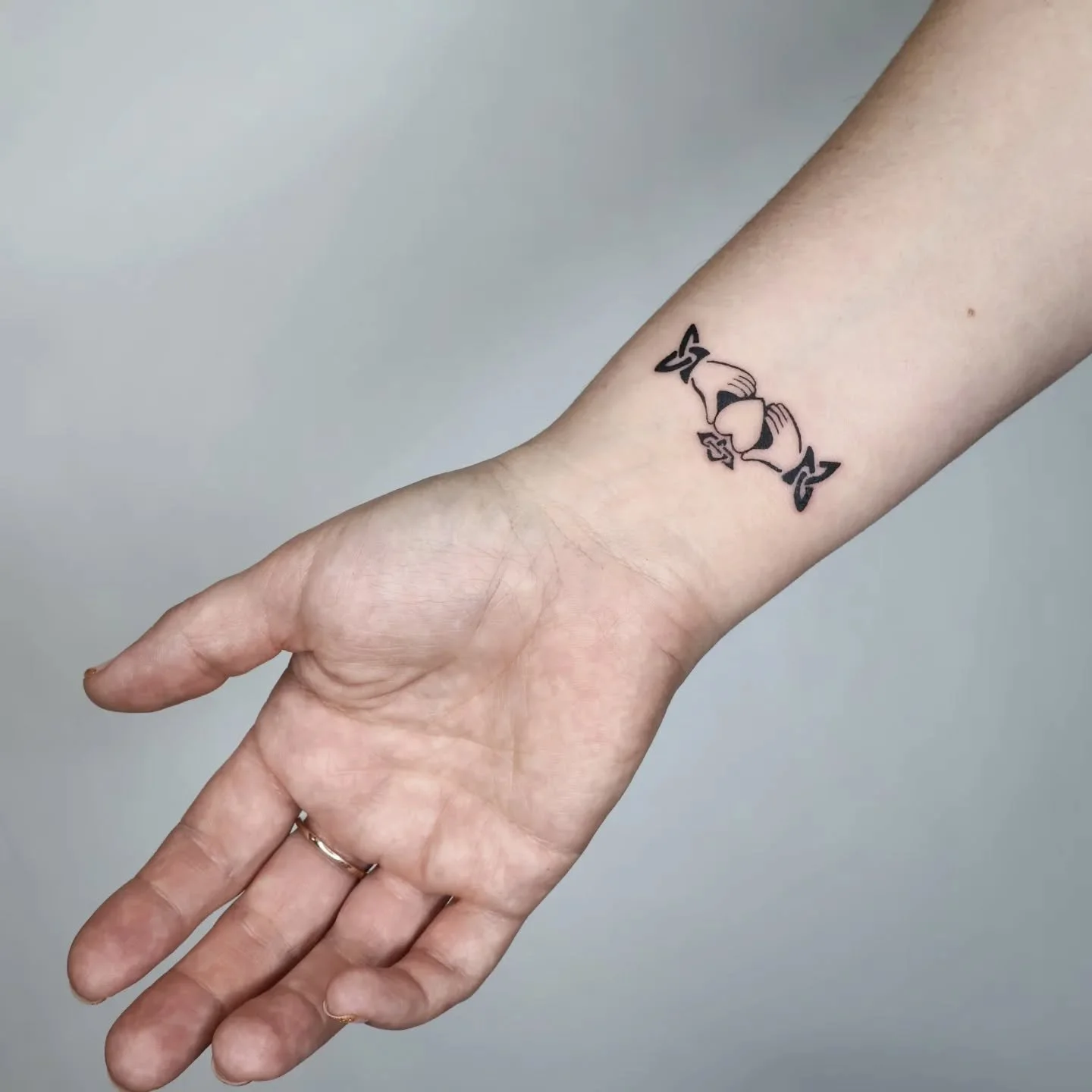 A small claddagh tattoo for A! Honoring her Irish roots, the symbol represents loyalty, friendship and love. Such a beautiful symbol. Thank you for your trust A!!
.
#claddaghtattoo #heritagetattoo #blackandgreytattoo #nyctattoo #brooklyntattoo