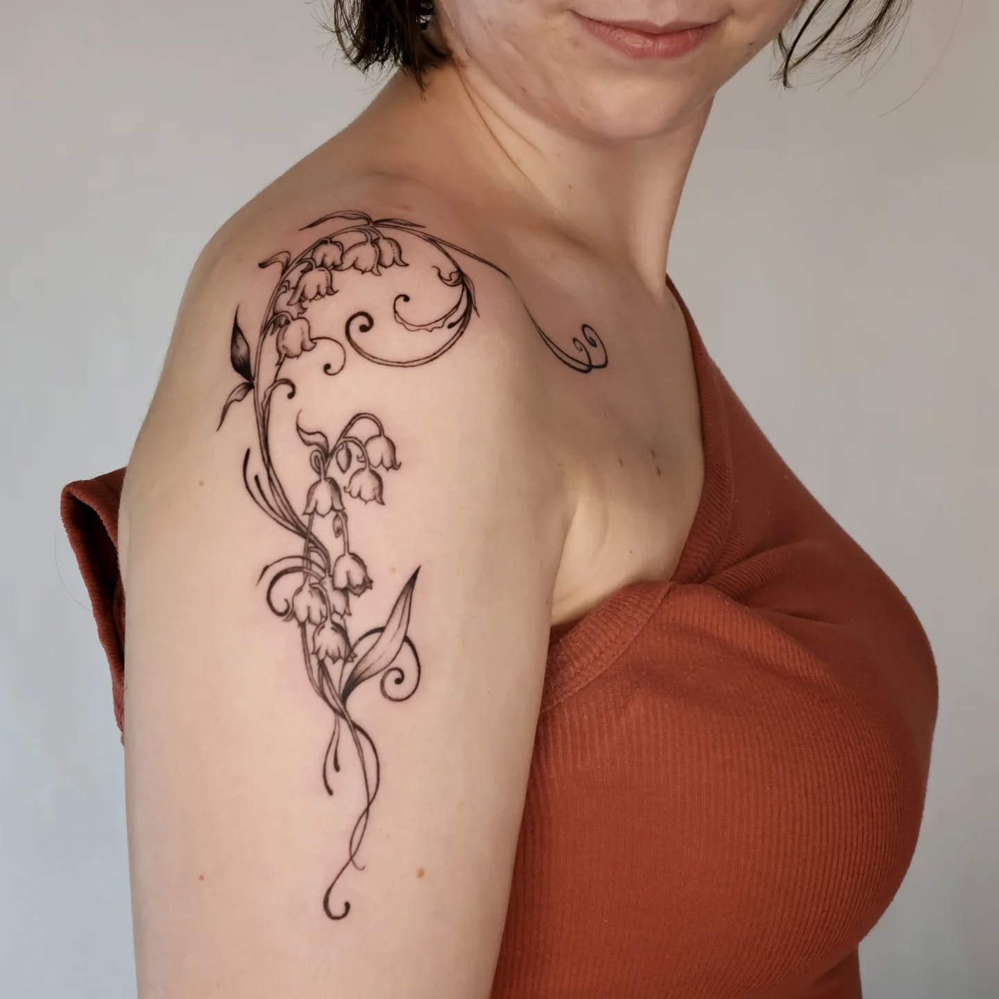 A lily of the valley shoulder piece for H! Love the swirling vines over the collar so much!
Thank you for your trust and bringing me this gorgeous design!
. 
#floraltattoo #naturetattoo #nyctattoo #brooklyntattoo