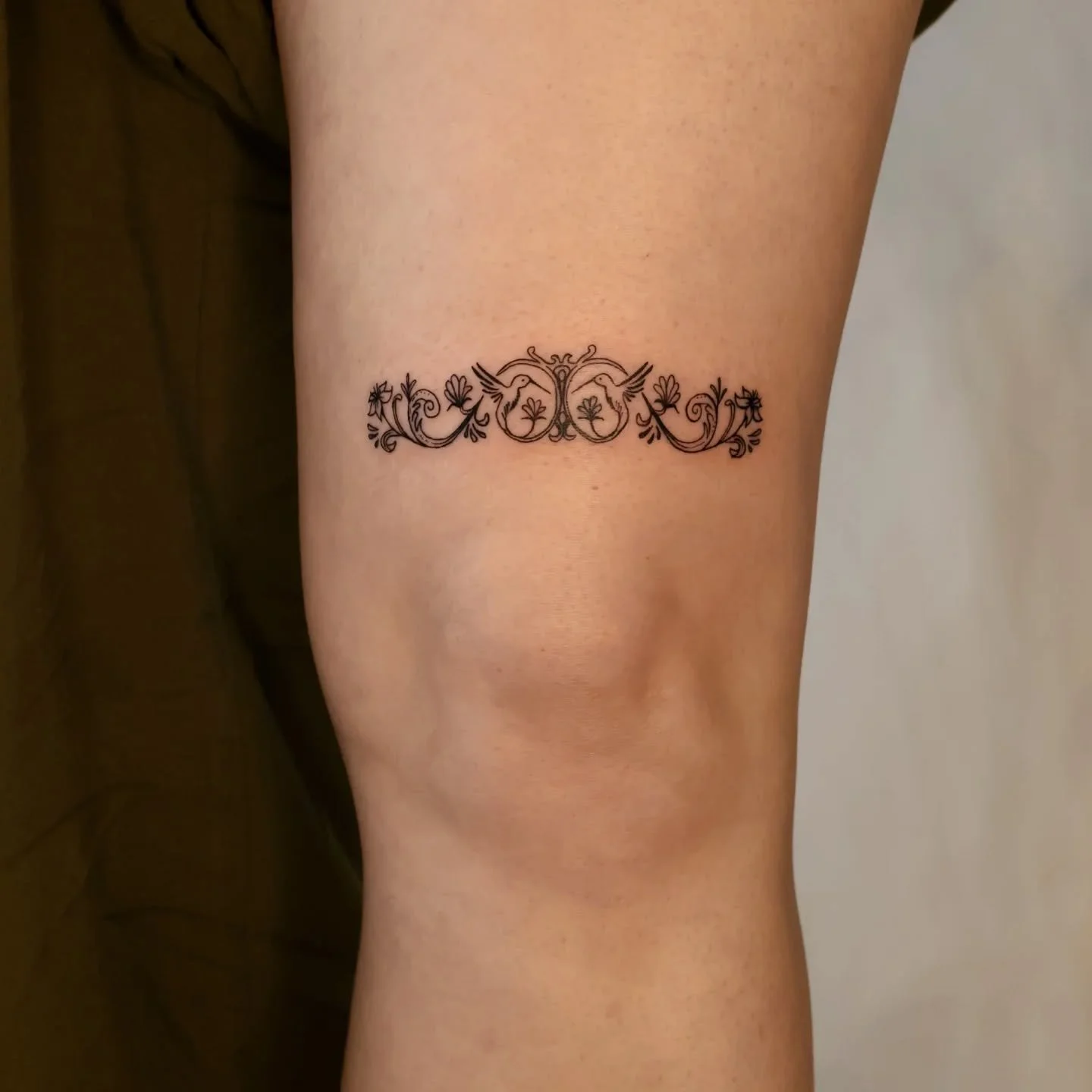 A beautiful ornamental band above the knee! From my flash design. Thank you for your trust, it was so fun working with you B!
.
#decorativetattoo #ornamentaltattoo #flashtattoo #floraltattoo #birdtattoo