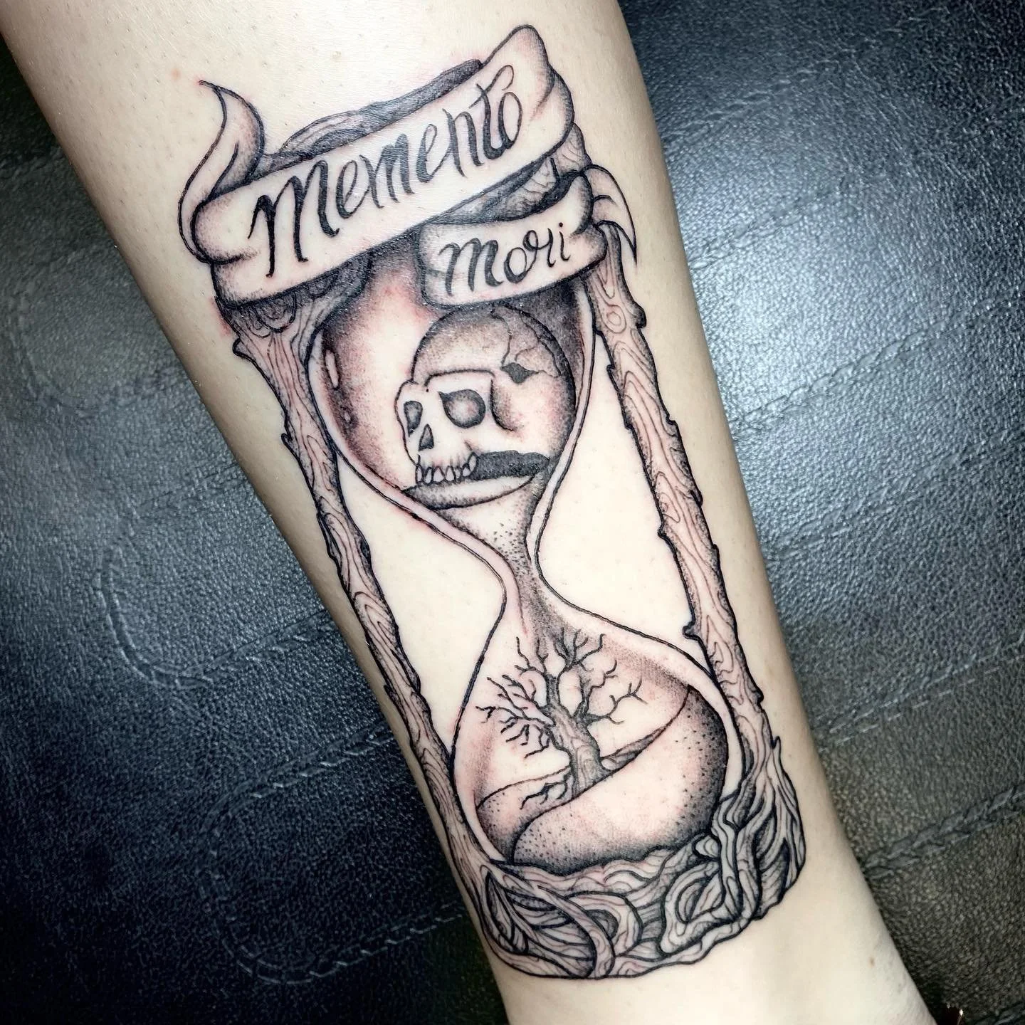 ✧*:･ﾟ( ̲̅:̲̅:̲̅:̲̅[̲̅ ̲̅]̲̅:̲̅:̲̅:̲̅ )*:･ﾟ✧*:
Memento mori 4 leah <3
