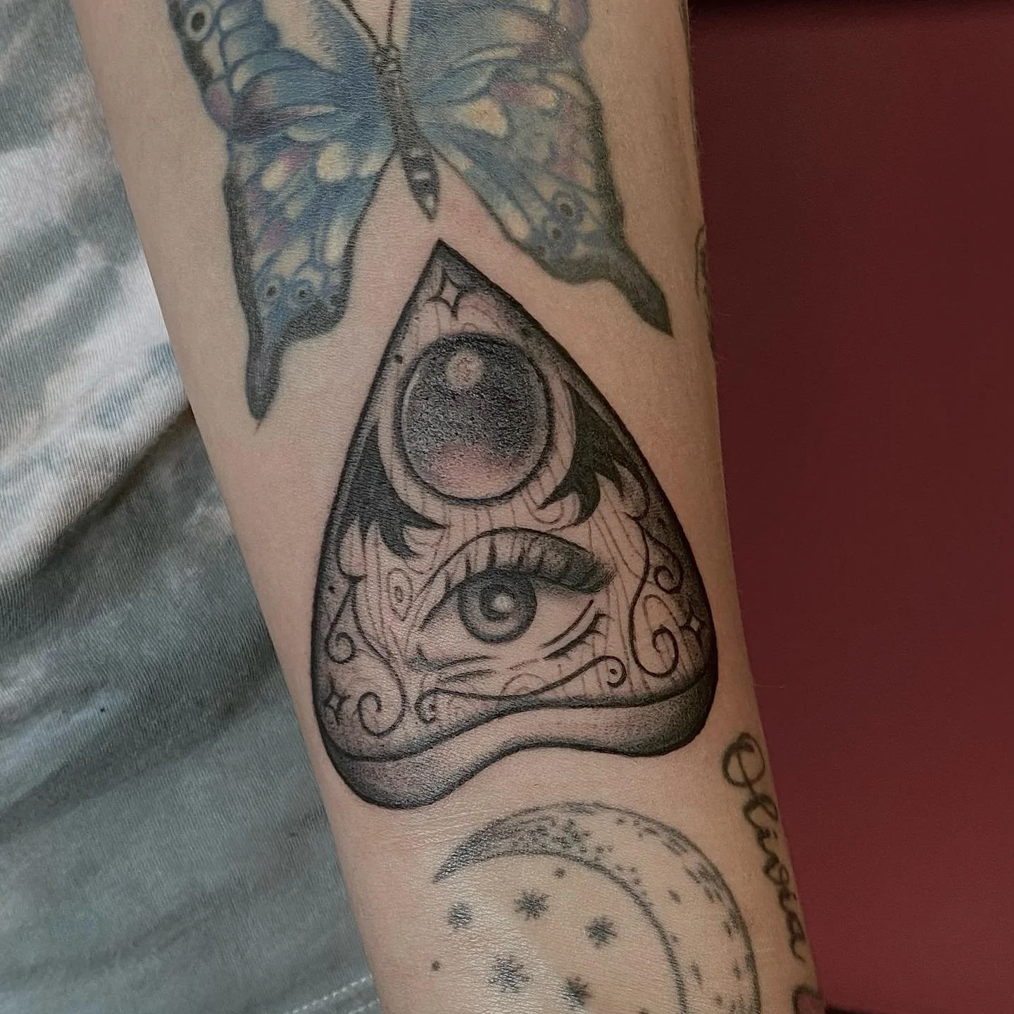 ✧*:･ﾟ( ̲̅:̲̅:̲̅:̲̅[̲̅ ̲̅]̲̅:̲̅:̲̅:̲̅ )*:･ﾟ✧*
A planchette for Friday the 13th! <3

#tattoos #apprenticetattoo #fridaythe13thtattoo #spookytattoo #witchcraft