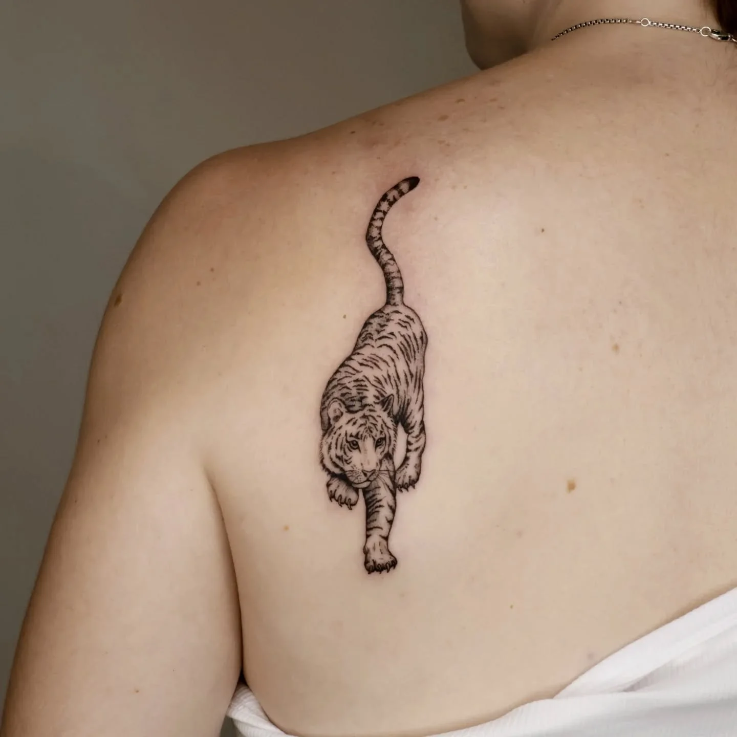 Roar!! Semi-realism tiger for Hillary!! To kick off her new tattoo addiction 🥰 thank you for your trust, this was a blast to do for you!
.
#tigertattoo #animaltattoo #blackandgreytattoo #illustrativetattoo #nyctattoo