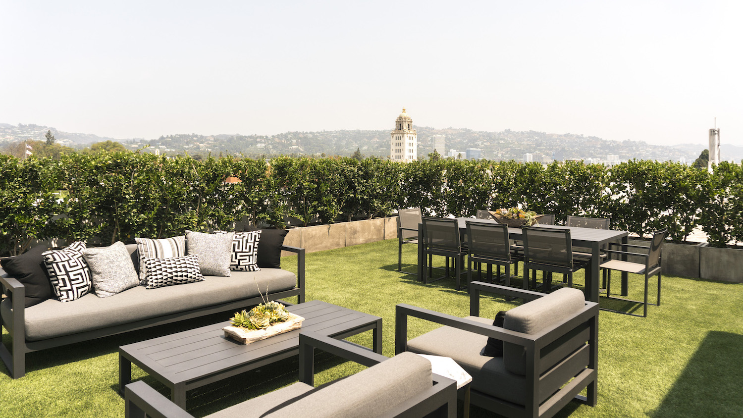 Beverly Hills Plastic Surgeon - Rooftop Patio