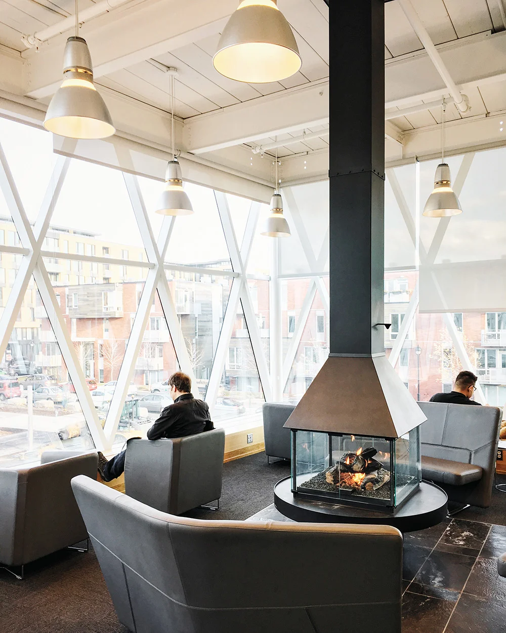 Foyer Bibliothèque Marc-Favreau par photographe Vincent Brillant