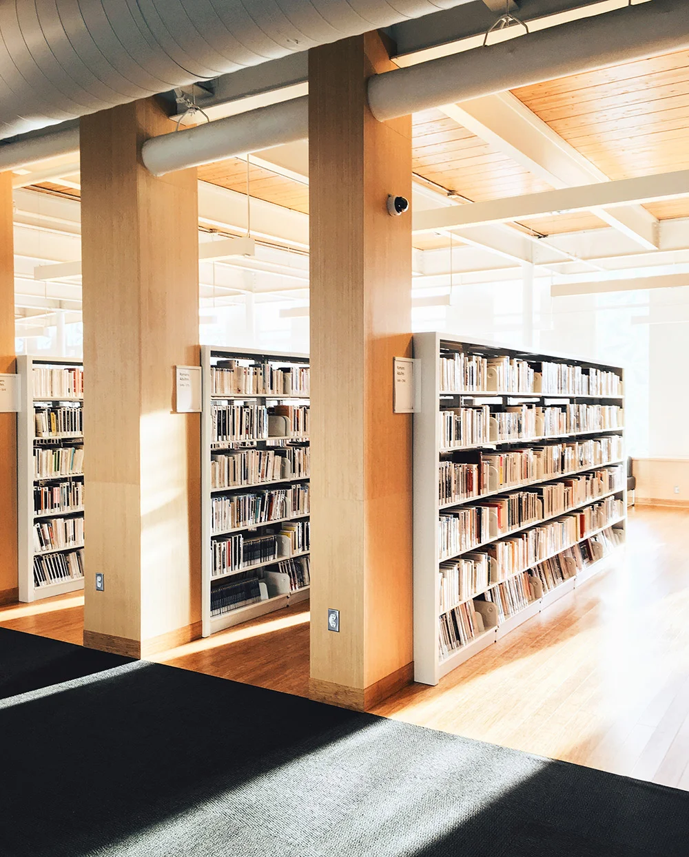 Intérieur Bibliothèque Marc-Favreau par photographe Vincent Brillant