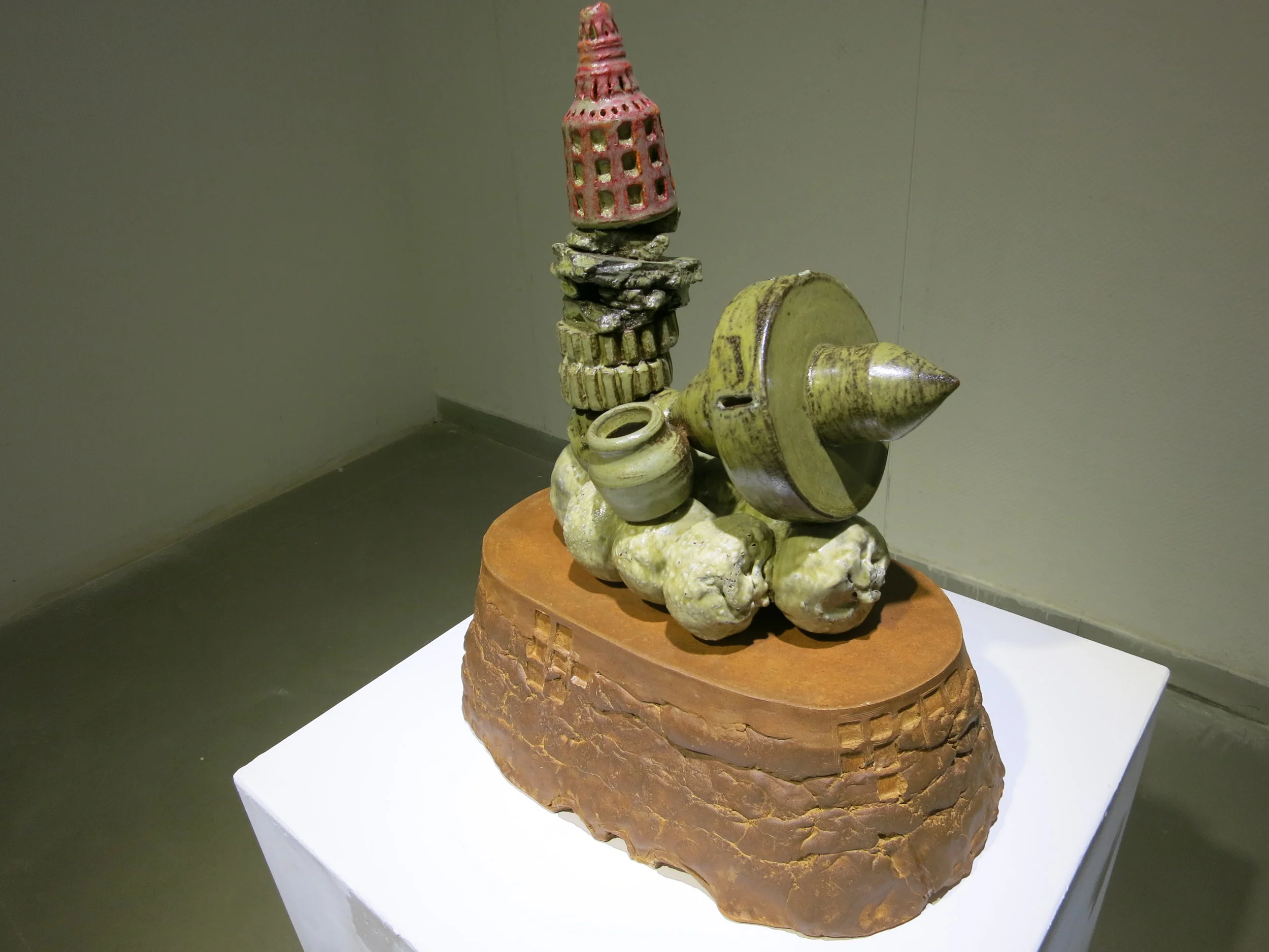 A sculpture that references similar objects from the previous stacked piece. 