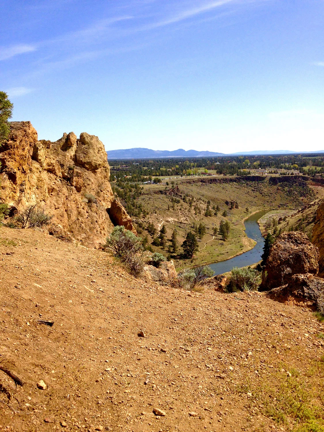 Views of the Crooked River below from the Summit Trail viewpoint at Smith Rock State Park.